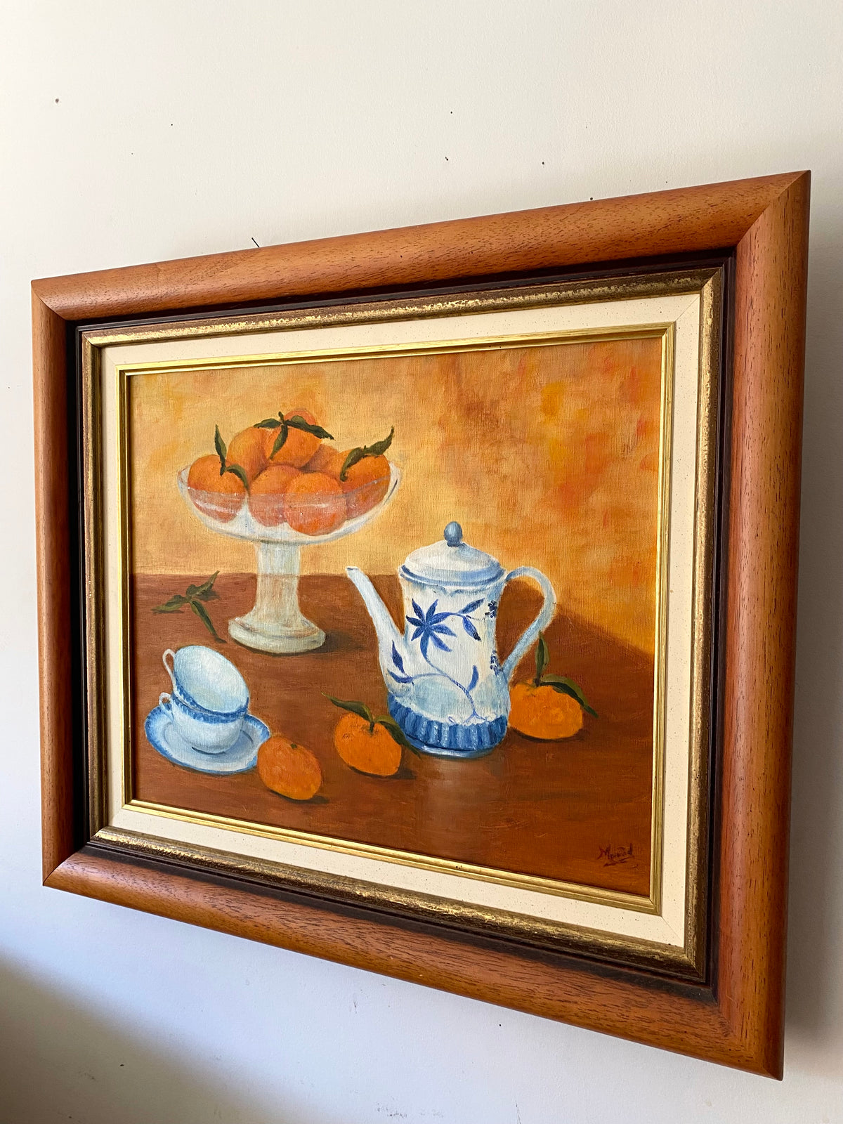 Tableau nature morte aux mandarines et faïence bleue, huile sur toile encadrée