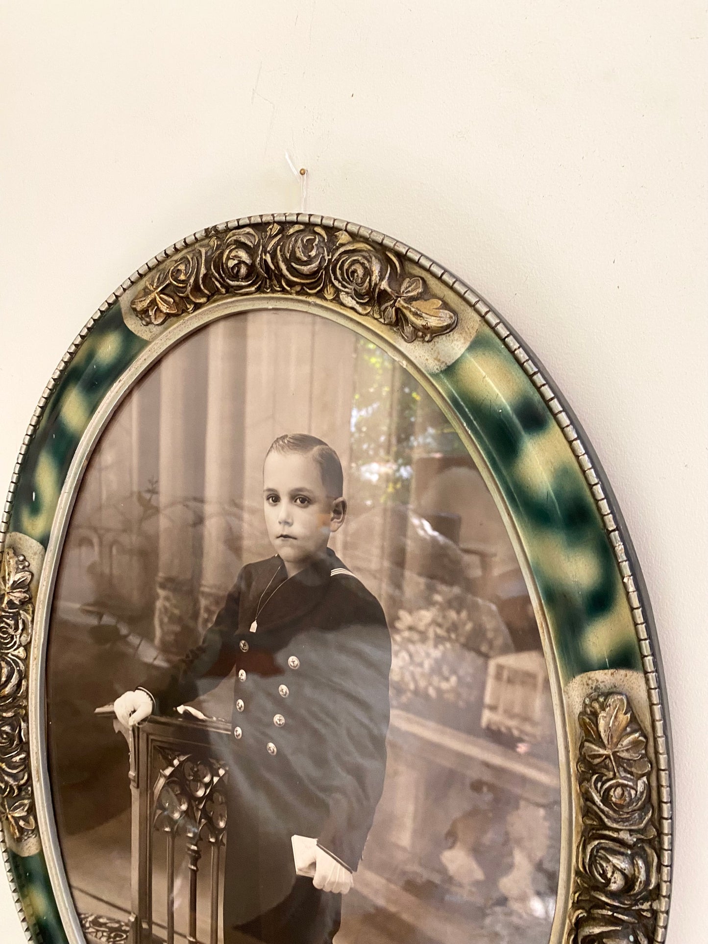 Portrait ancien ovale sous verre - Cadre Art Nouveau - 

Fin XIXème / Début XXème siècle (circa 1900).