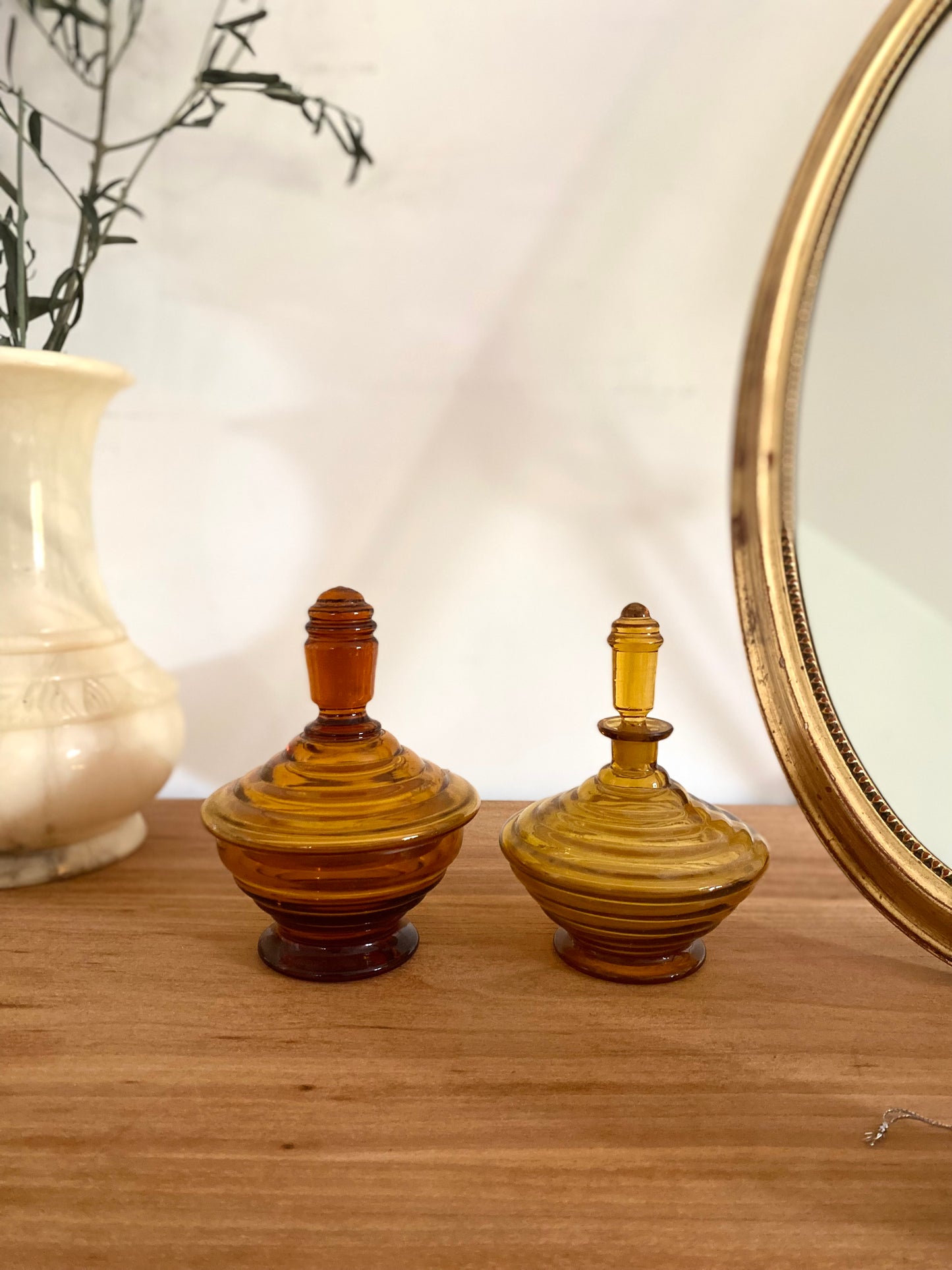 Flacon à parfum en verre ambré ancien