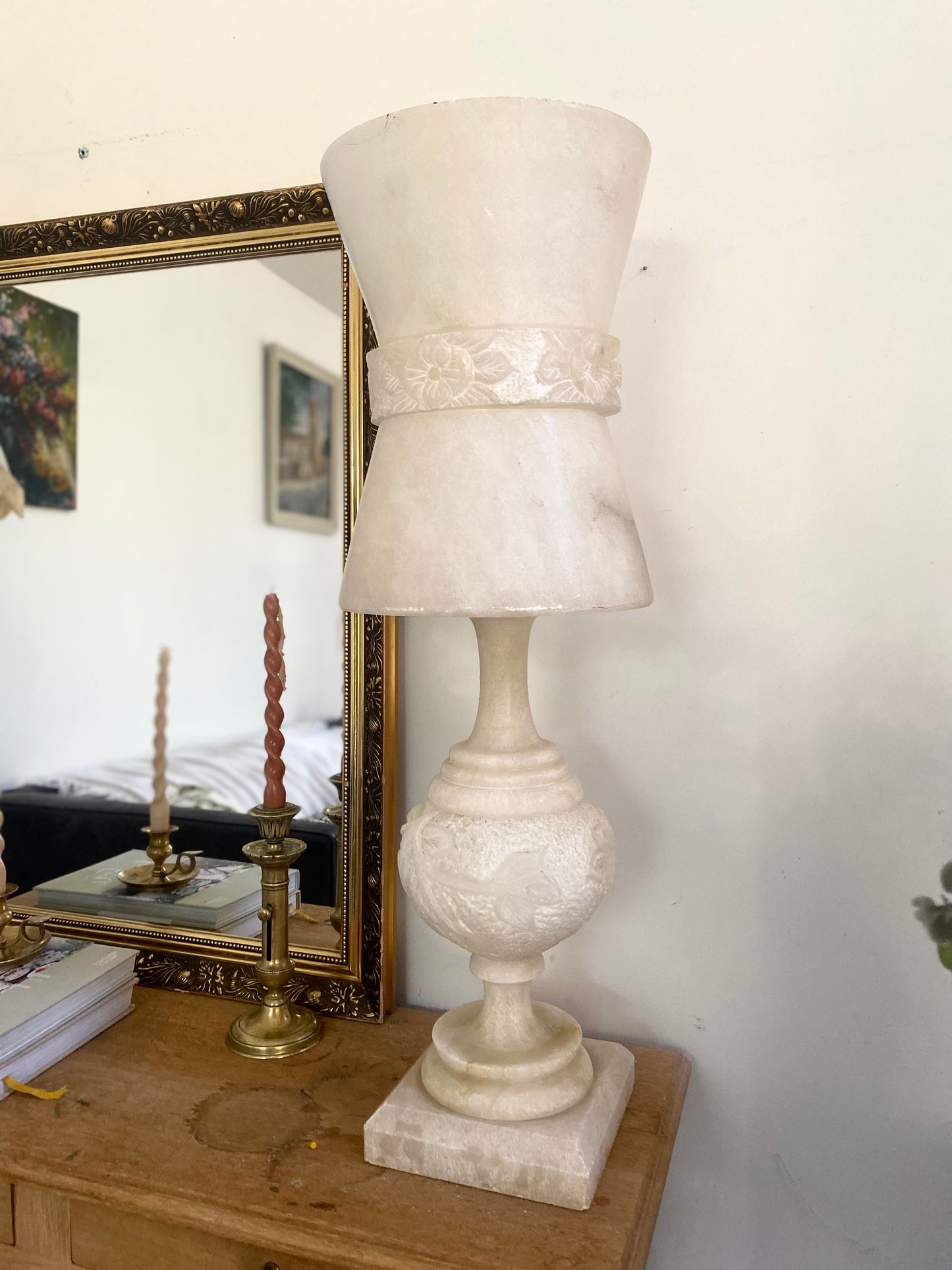 Grande Lampe d'Exception en Albâtre Sculpté - Style Néoclassique 1950