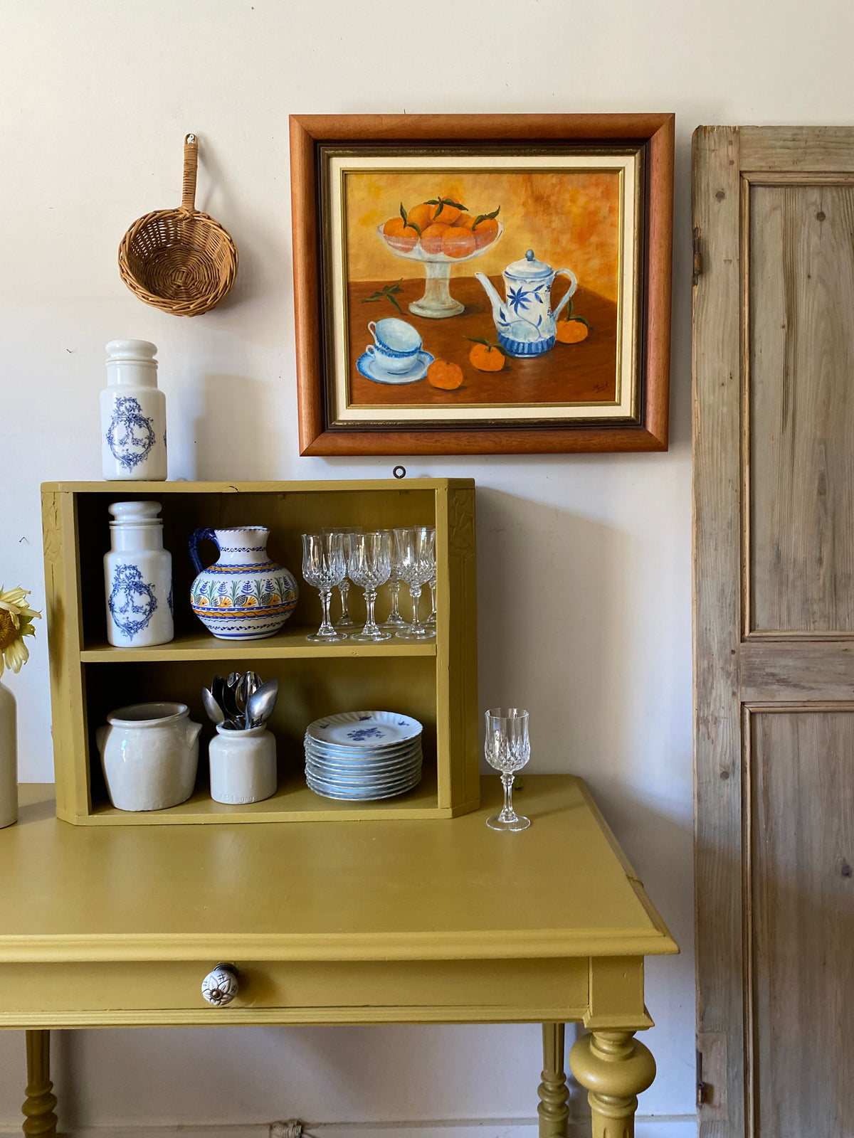 Tableau nature morte aux mandarines et faïence bleue, huile sur toile encadrée