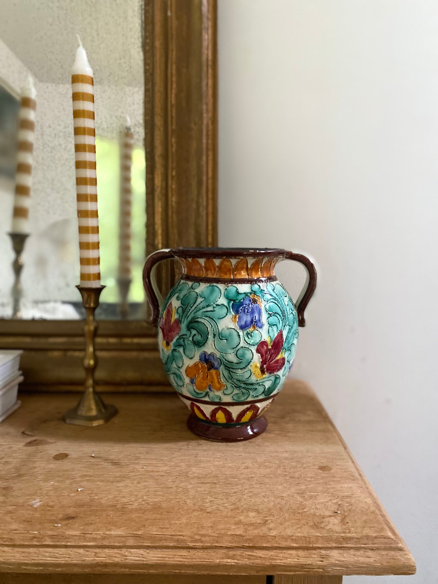 Vase à deux anses, céramique peinte à la main, années 50-60