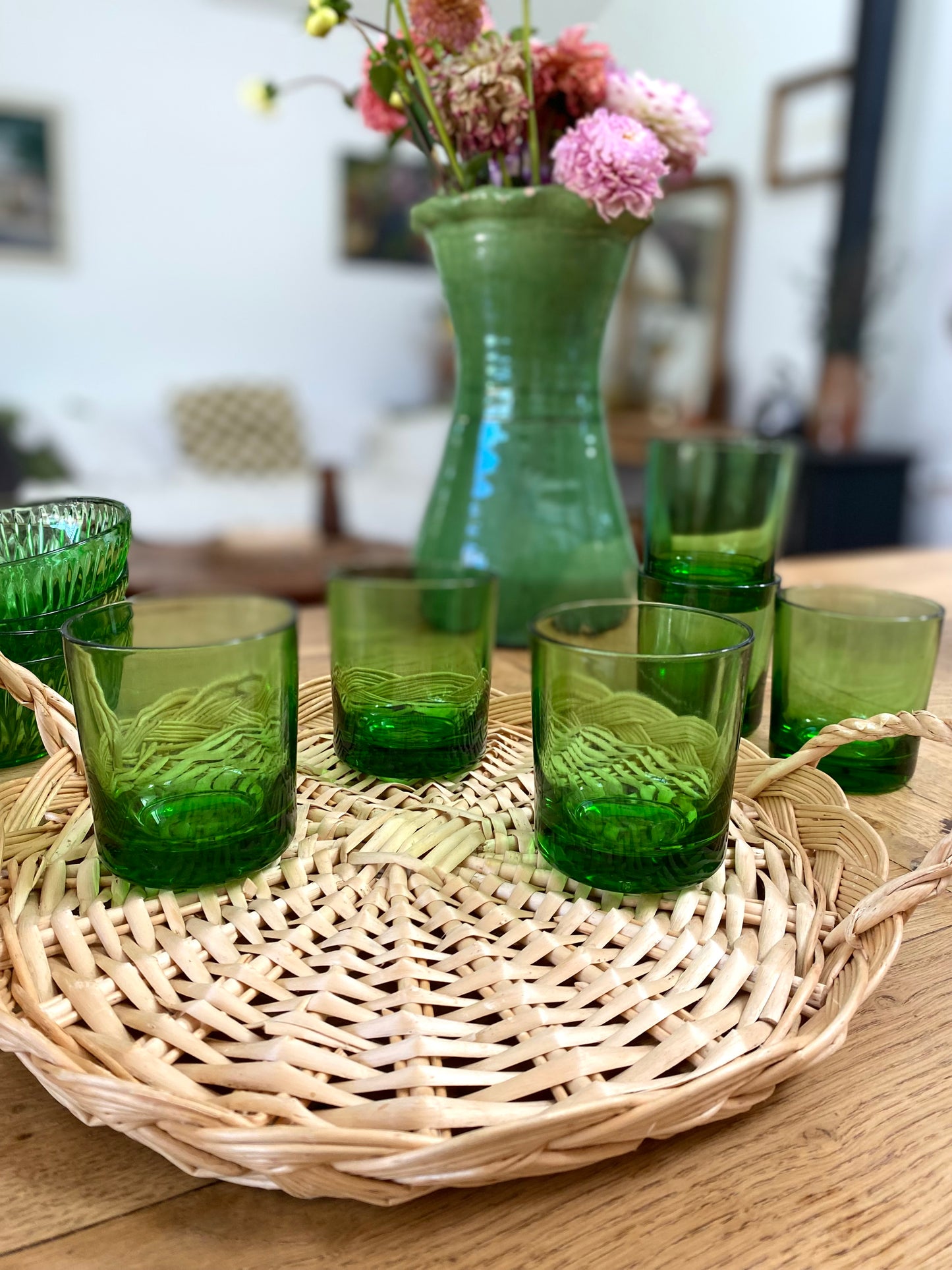 Série de 8 gobelets en verre teinté vert