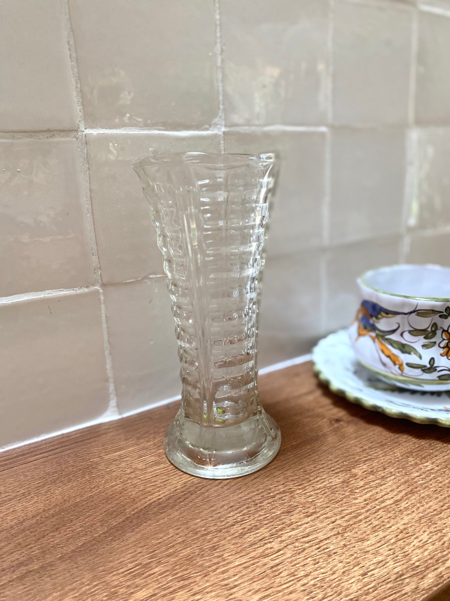 Vase en verre moulé vintage