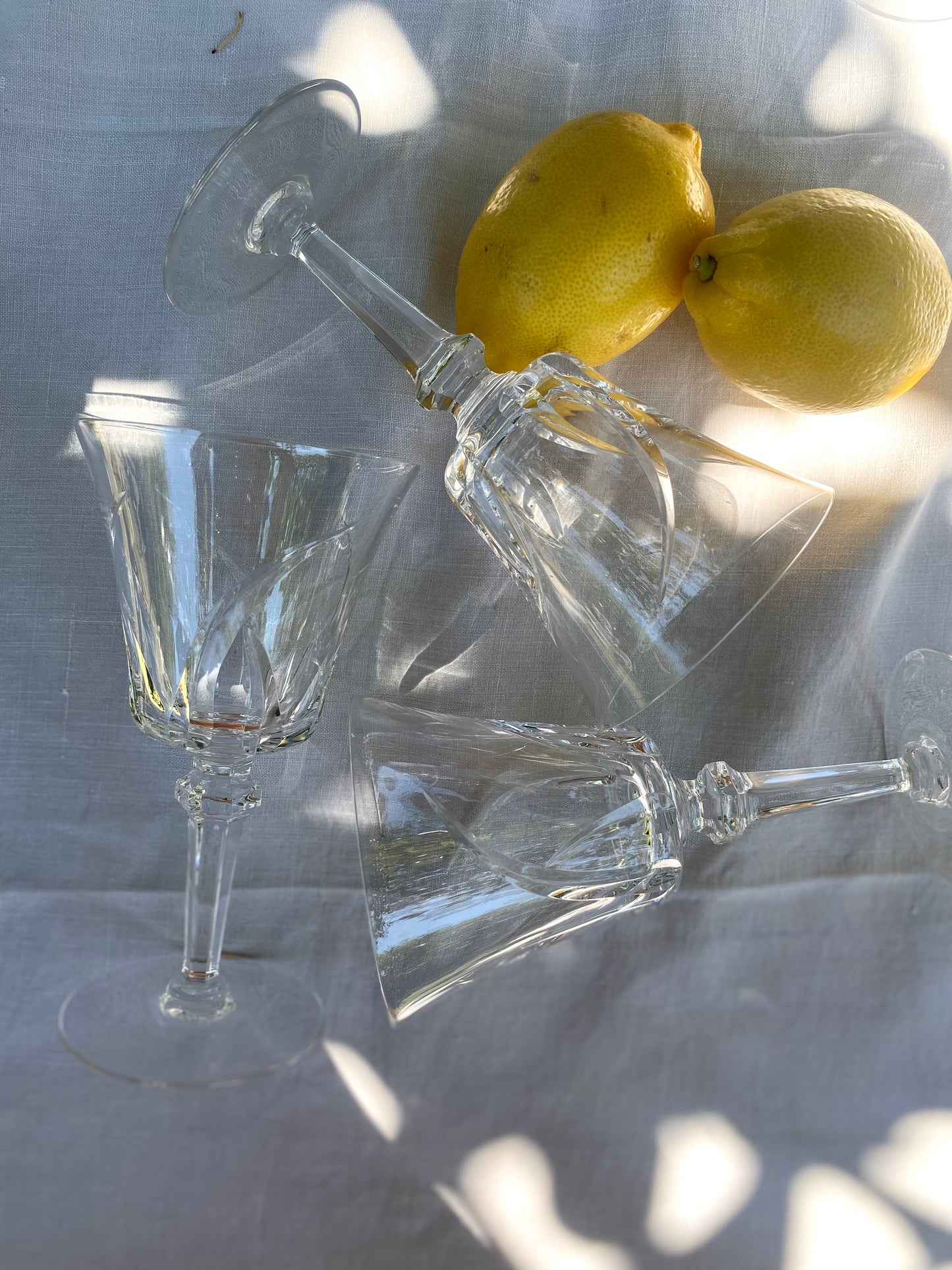 Service de 8 grands verres à vin en cristal taillé