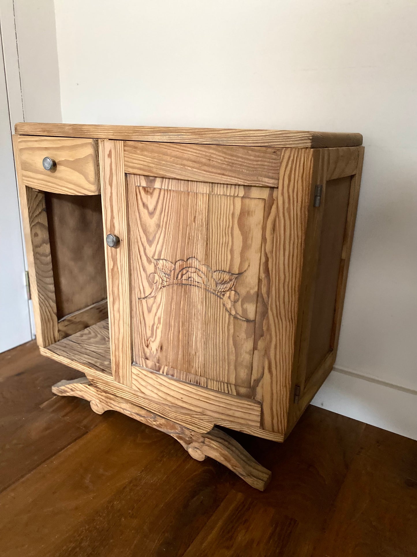 Table de chevet en bois ancien style Art Deco