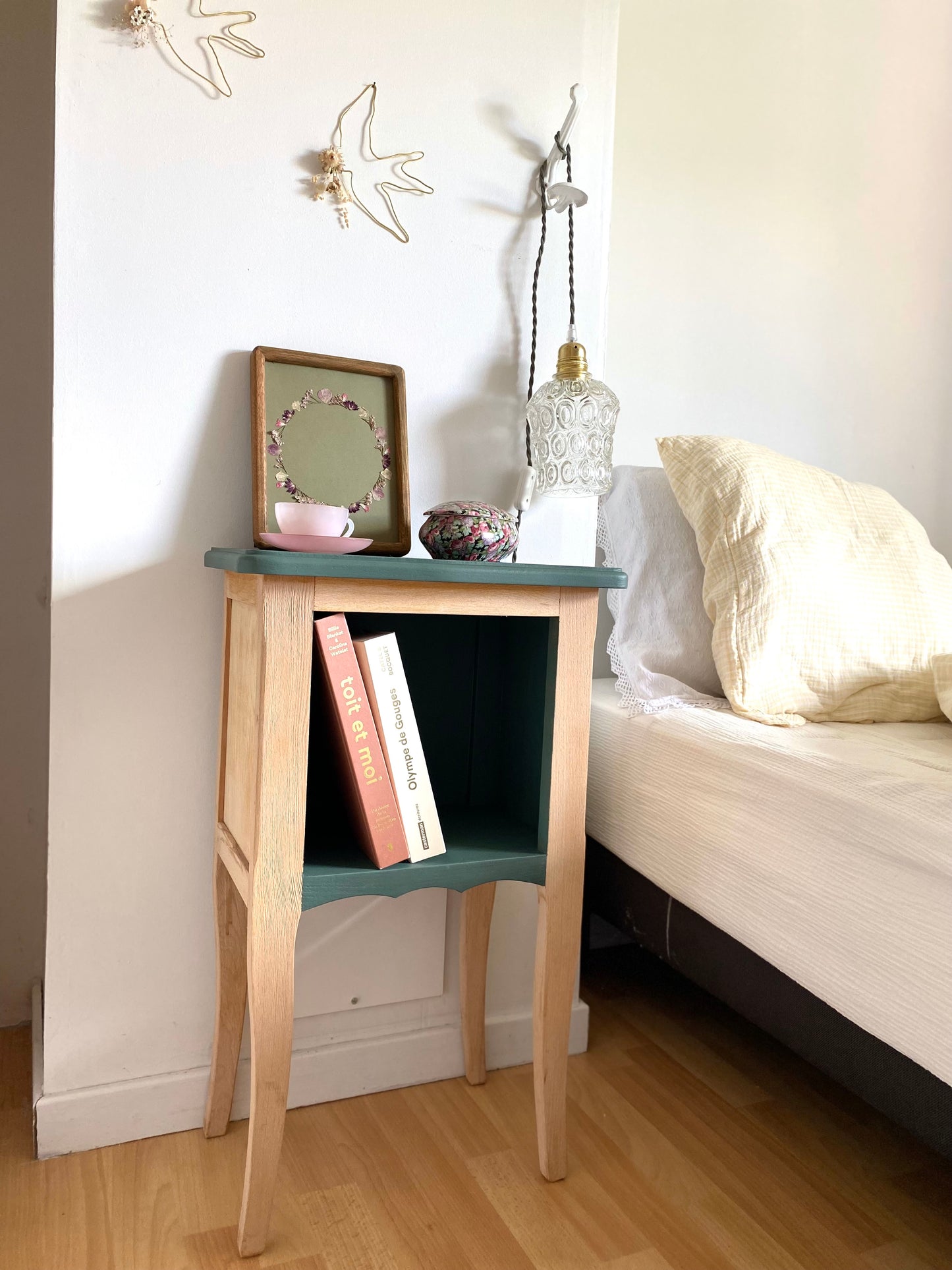 Table de chevet en bois ancien rénové