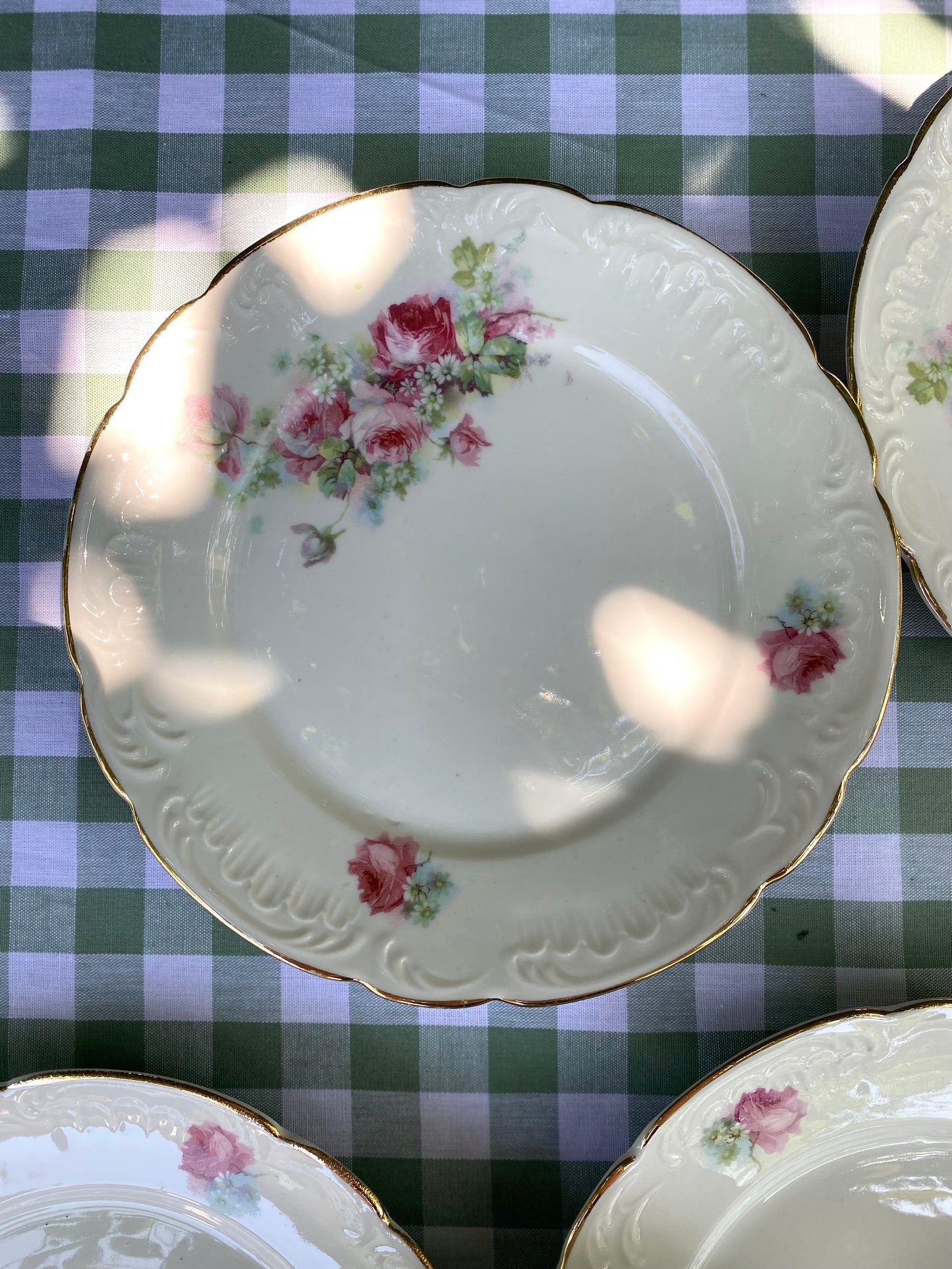 Assiettes à dessert en porcelaine, décor de roses