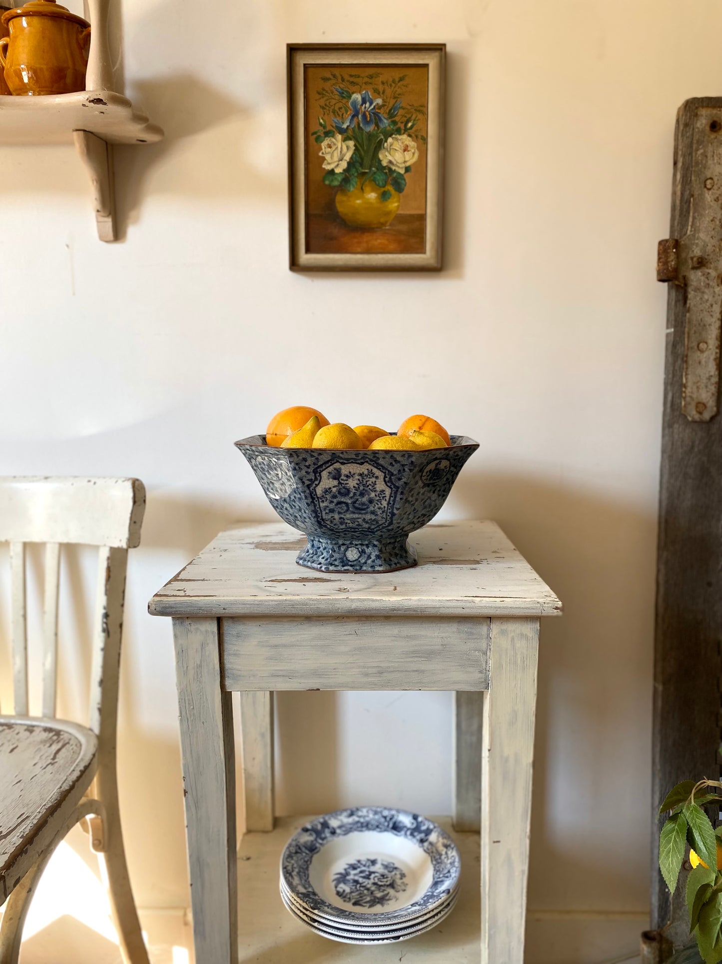 Table d’appoint en bois ancien patiné