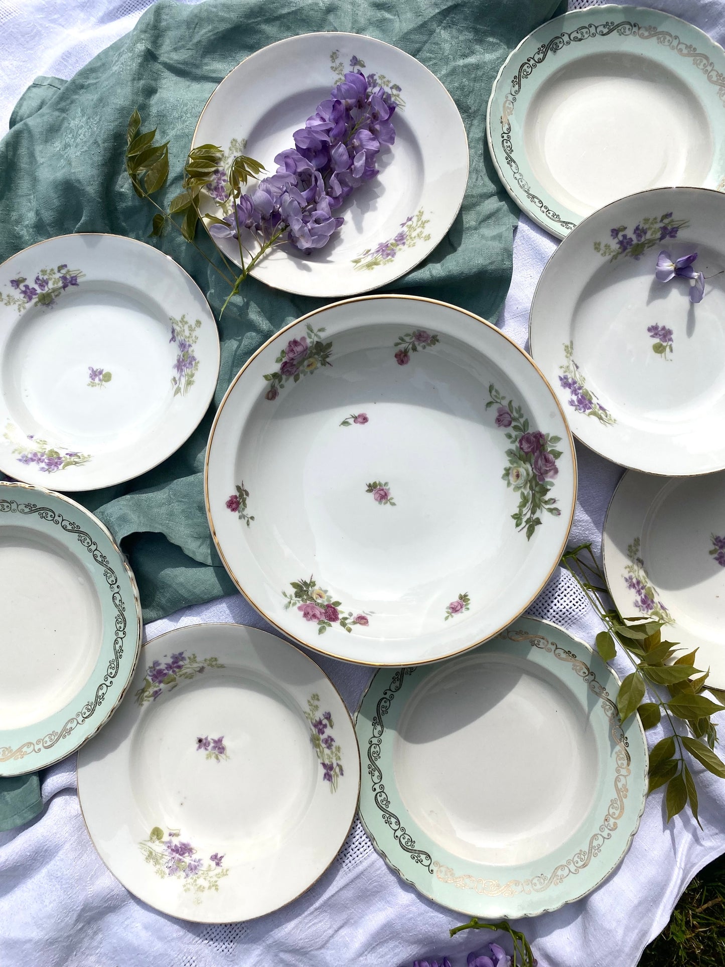 Assiettes creuses en faïence ancienne
