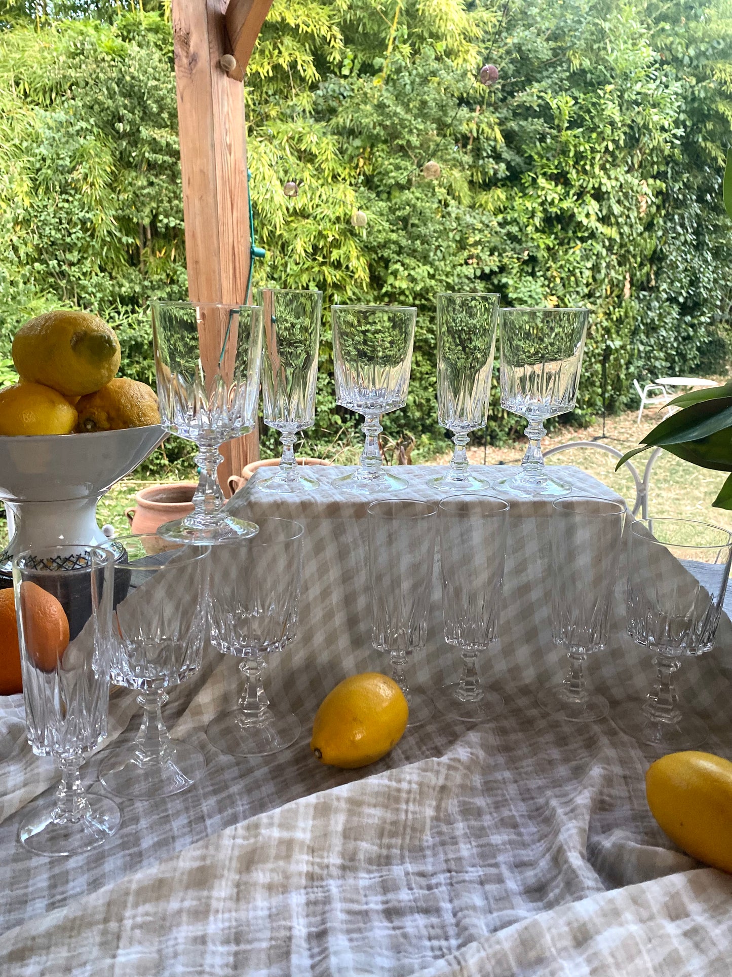 Service de 12 verres en cristal taillé 1970
