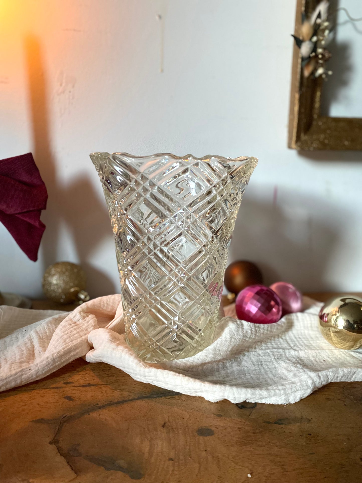 Vase en verre ciselé vintage