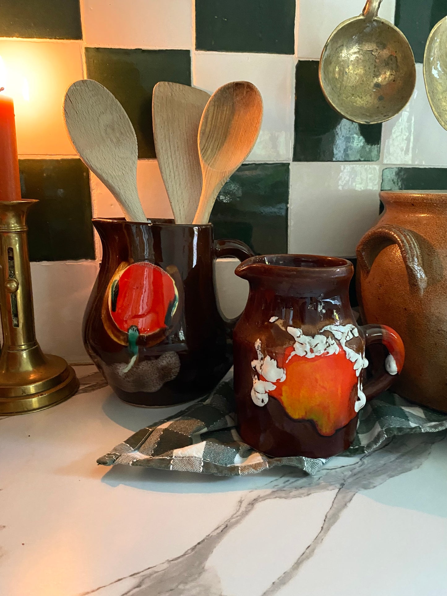 Duo de pichets en céramique ancienne