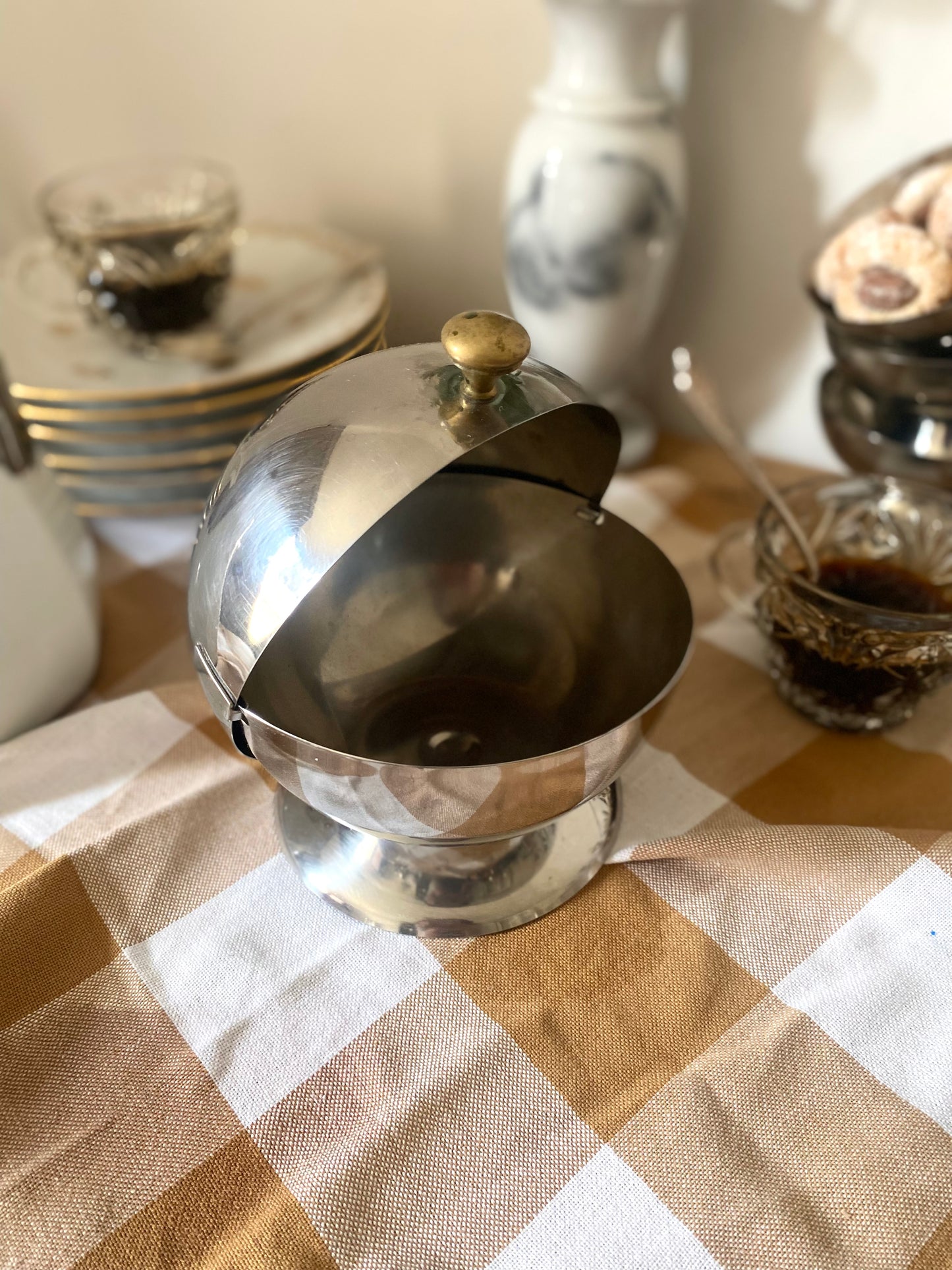 Sucrier boule ou sphérique vintage