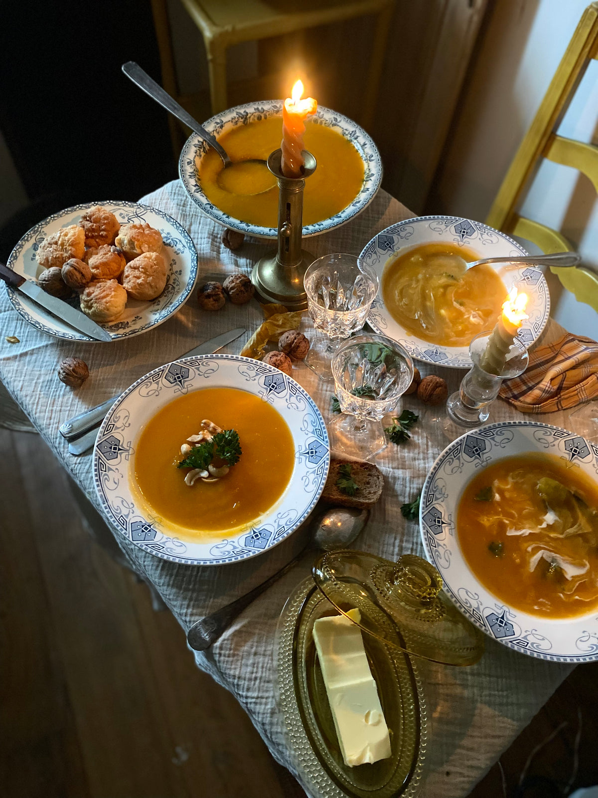 Assiettes creuses anciennes en Terre de fer