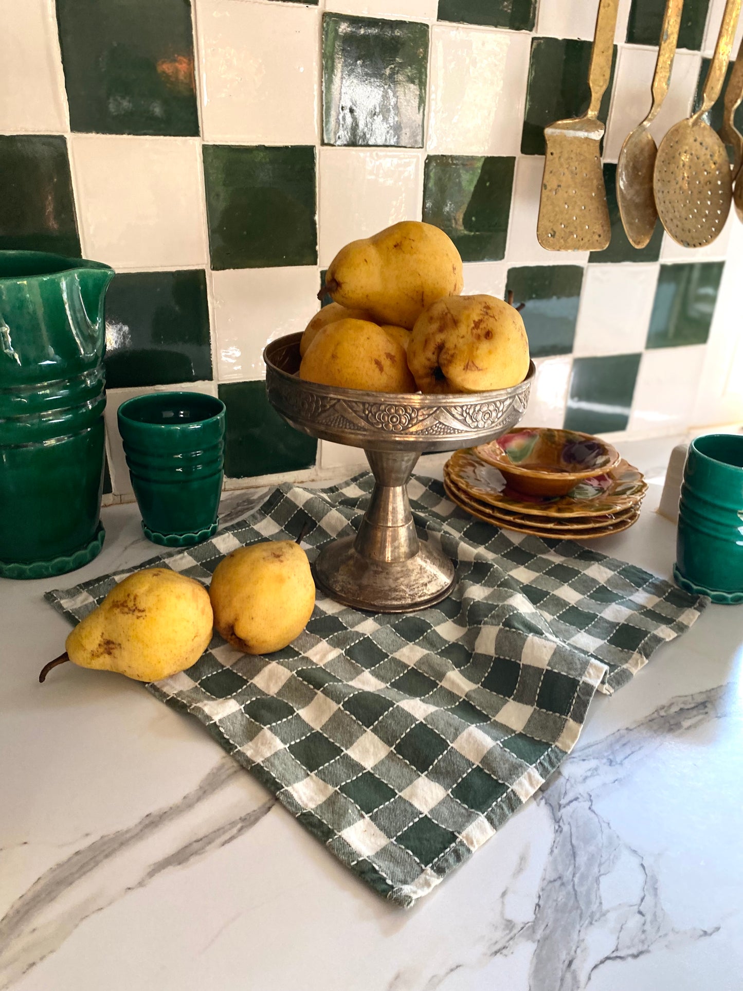 Coupe sur pied en métal argenté ancien gravé