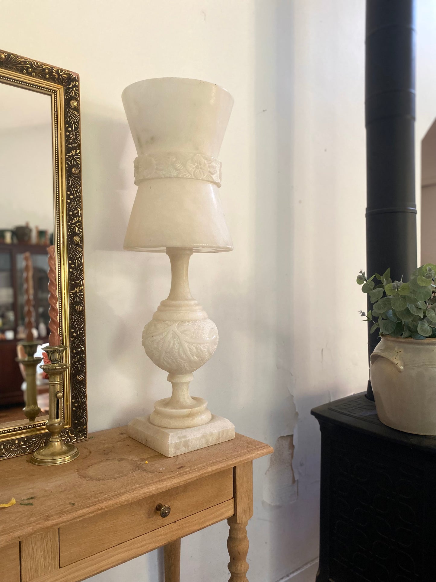 Grande Lampe d'Exception en Albâtre Sculpté - Style Néoclassique 1950