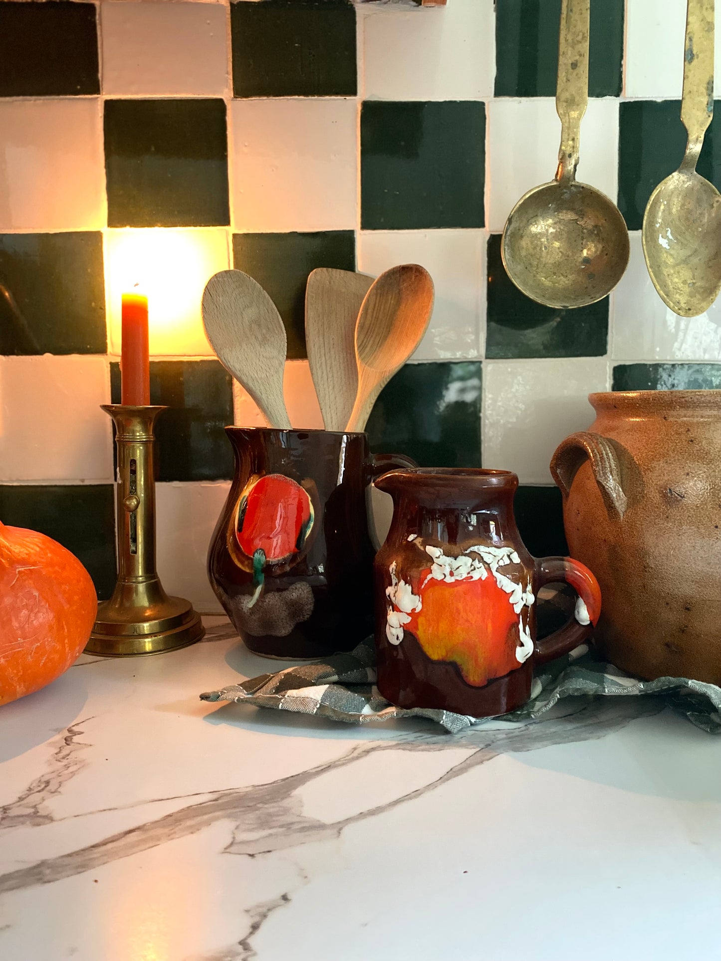 Duo de pichets en céramique ancienne