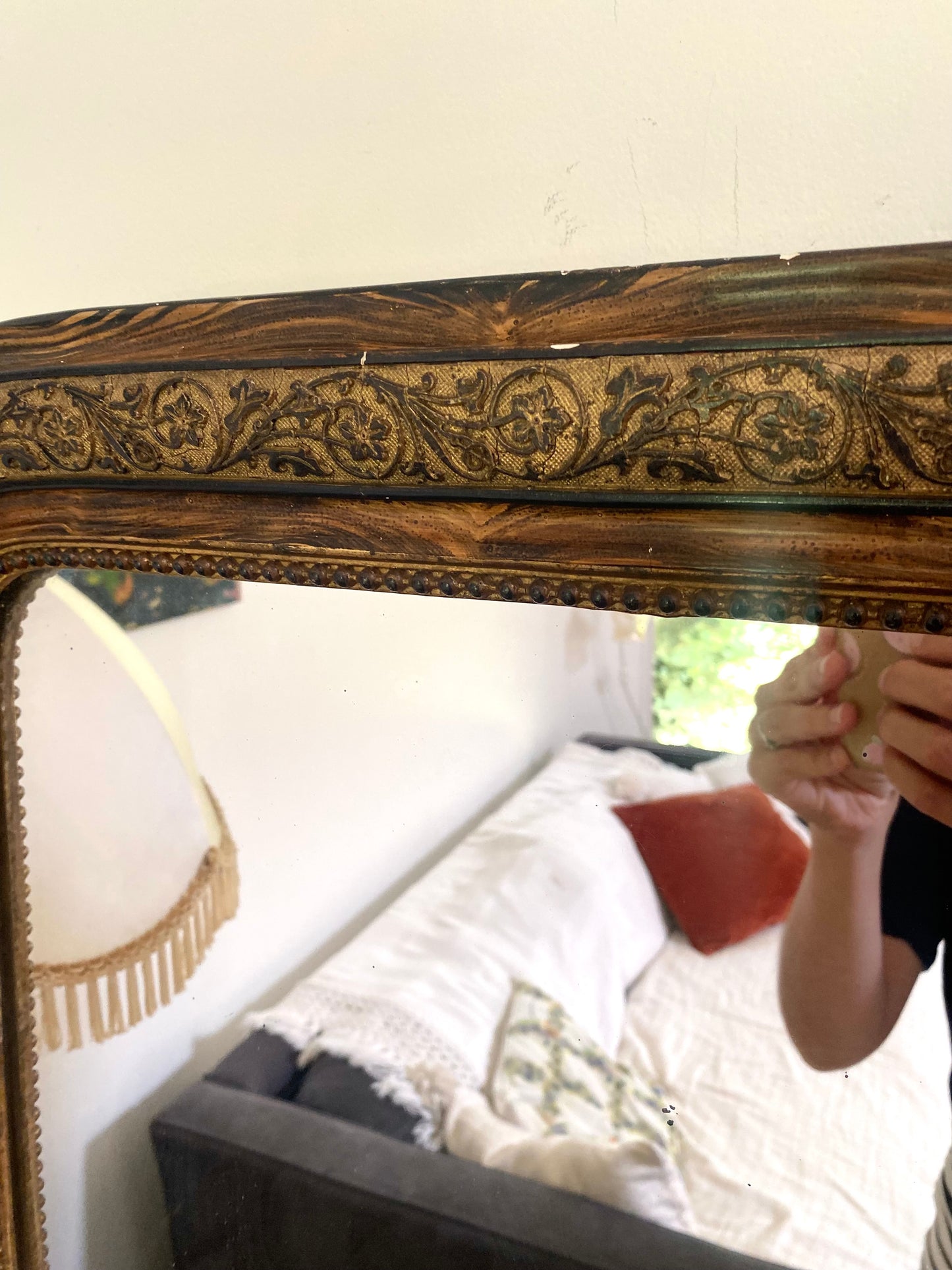 Miroir Louis-Philippe, bois et stuc doré — fin XIXe