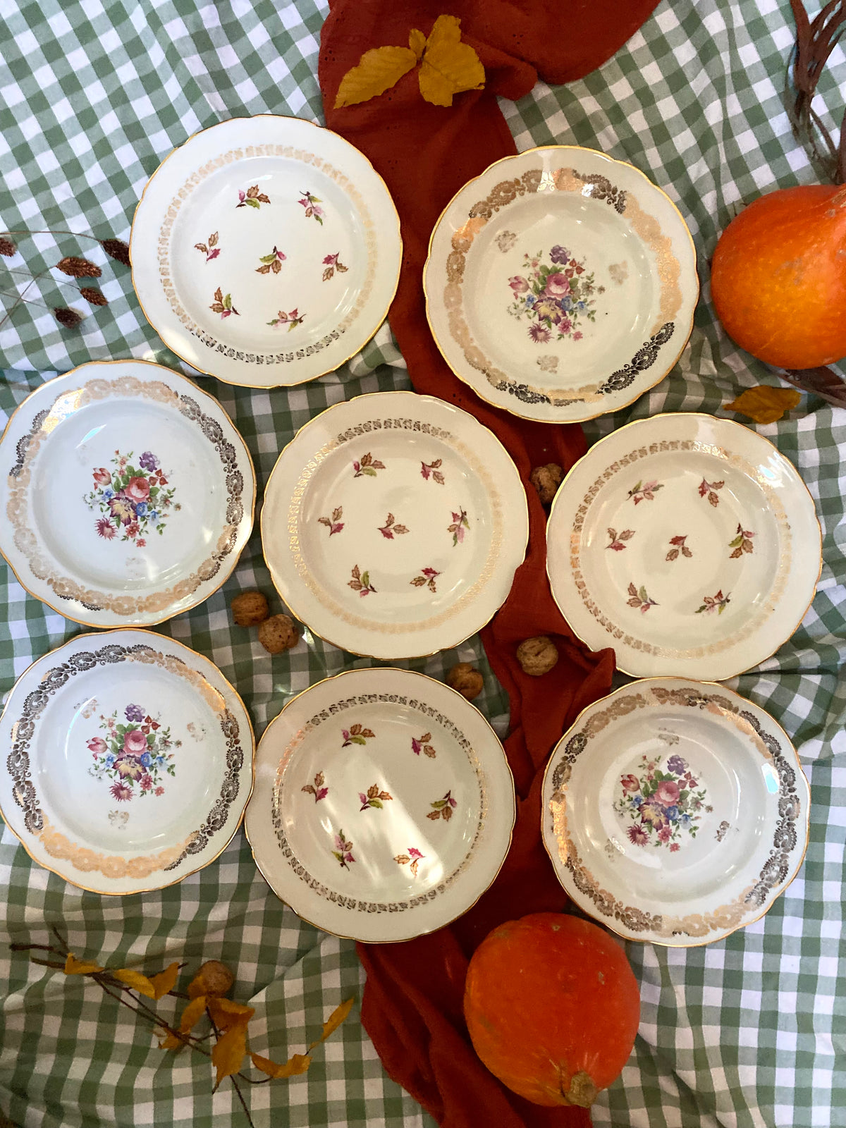 Ensemble de 8 assiettes creuses en porcelaine, années 50