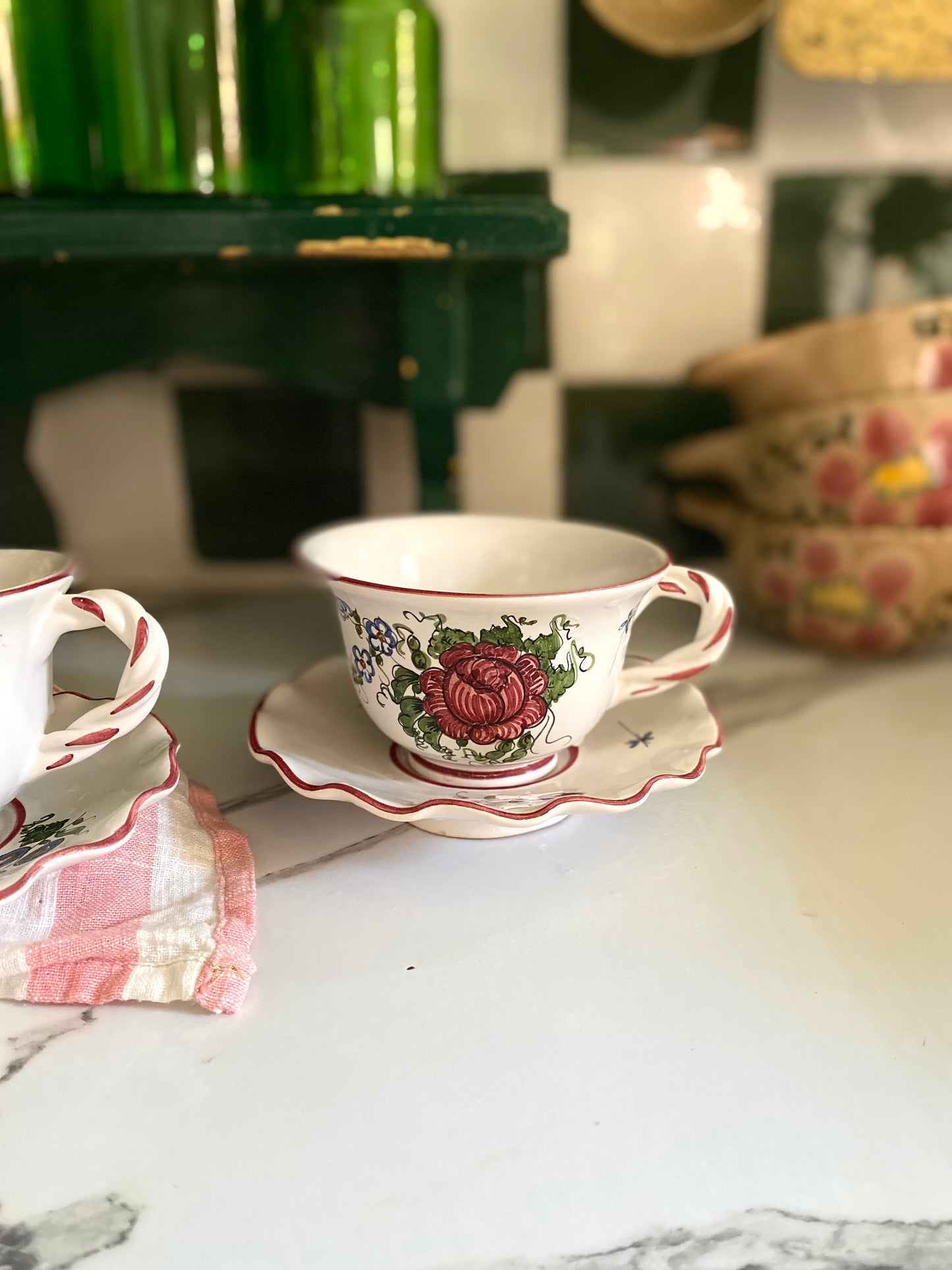 Duo de tasses en faïence ancienne