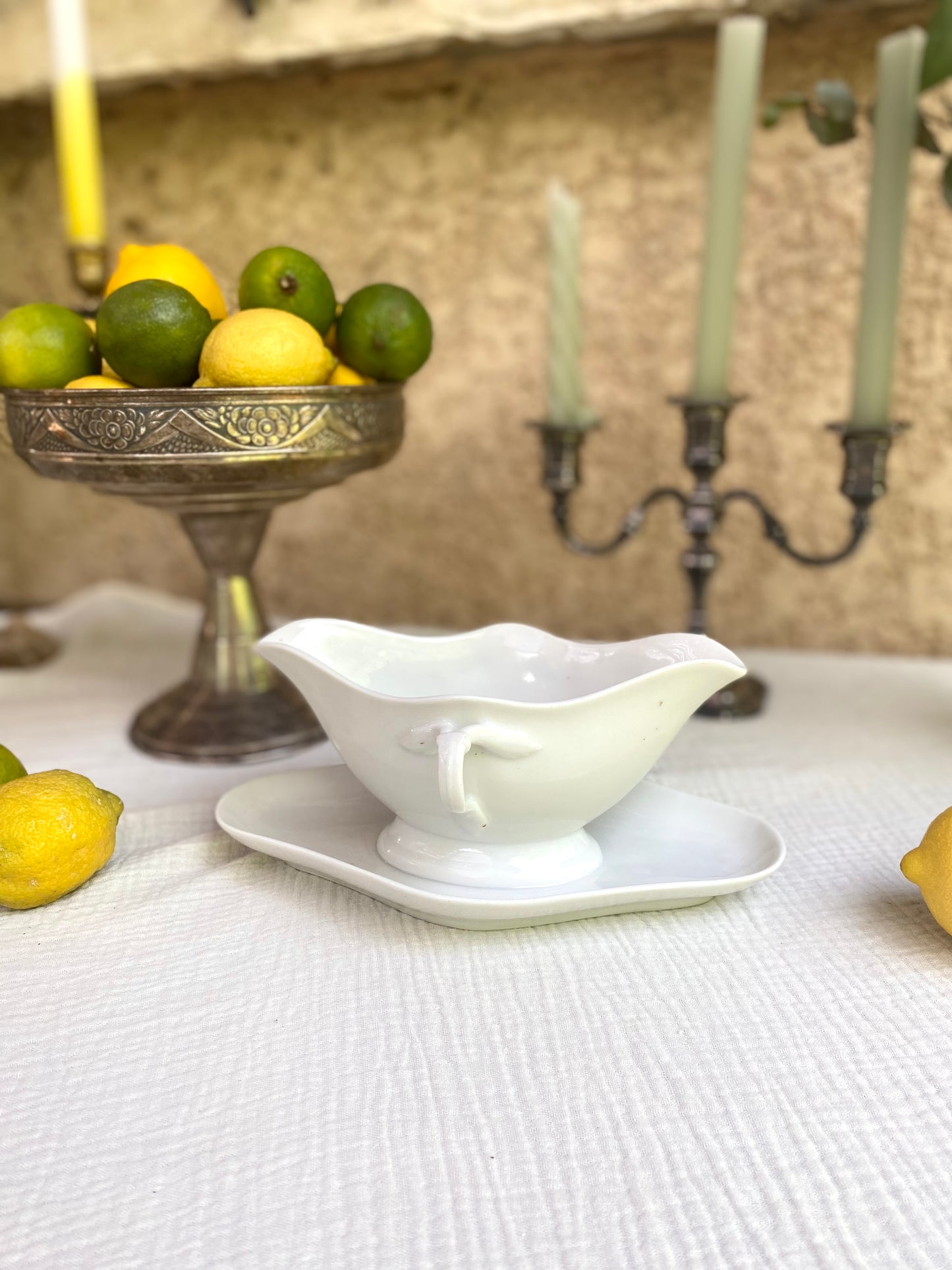 Saucière en porcelaine ancienne