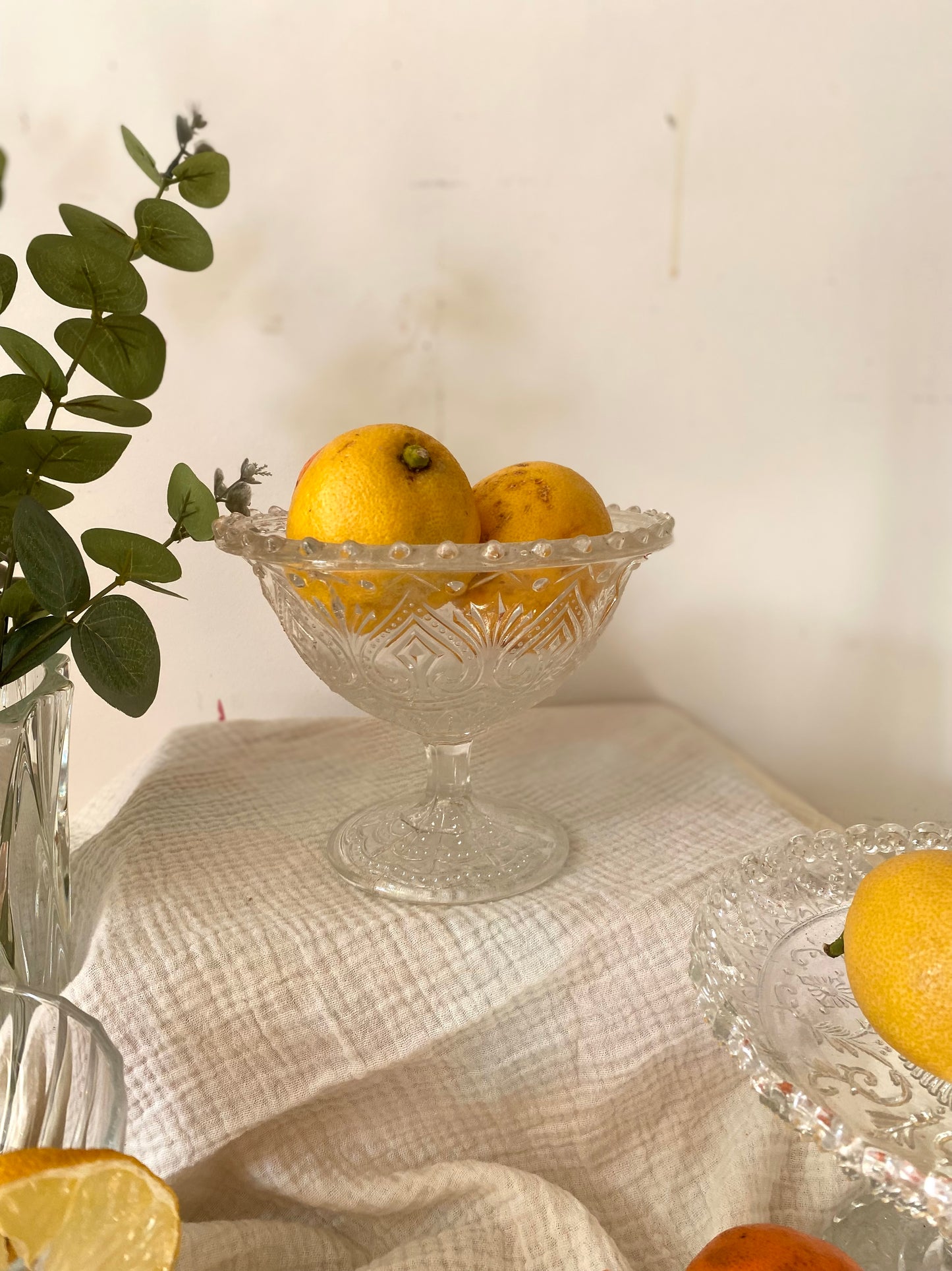 Superbe drageoir Ancien en Verre Moulé – Motif "Cœur & Lyre" – Style EAPG