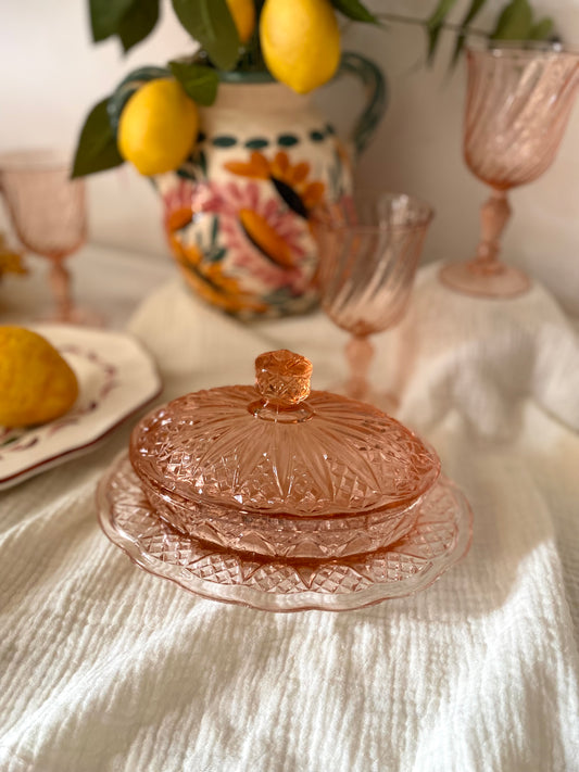 Beurrier ancien en verre pressé rose