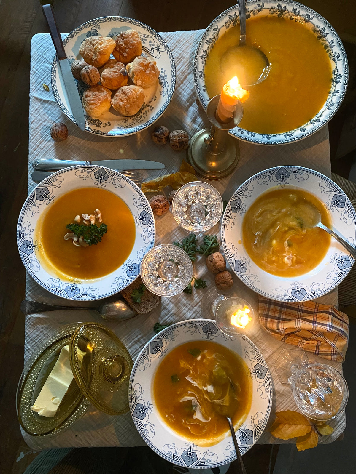 Assiettes creuses anciennes en Terre de fer
