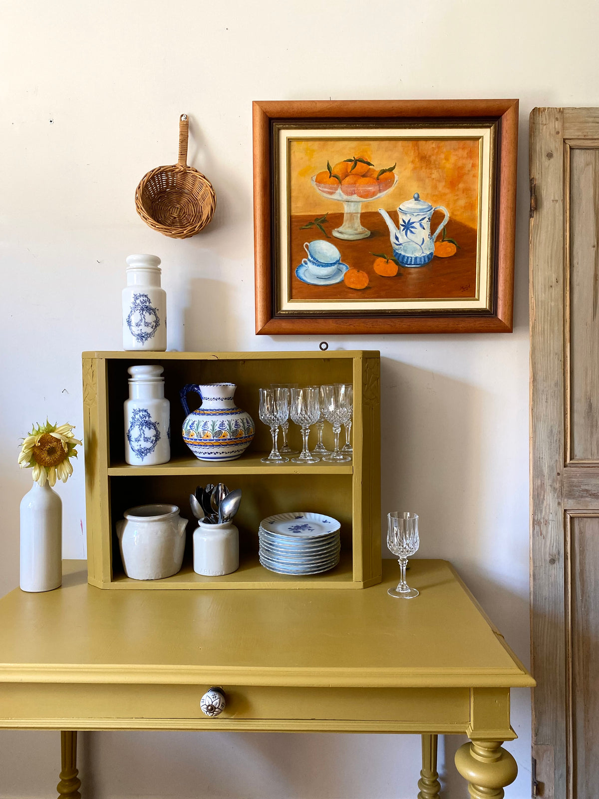 Tableau nature morte aux mandarines et faïence bleue, huile sur toile encadrée