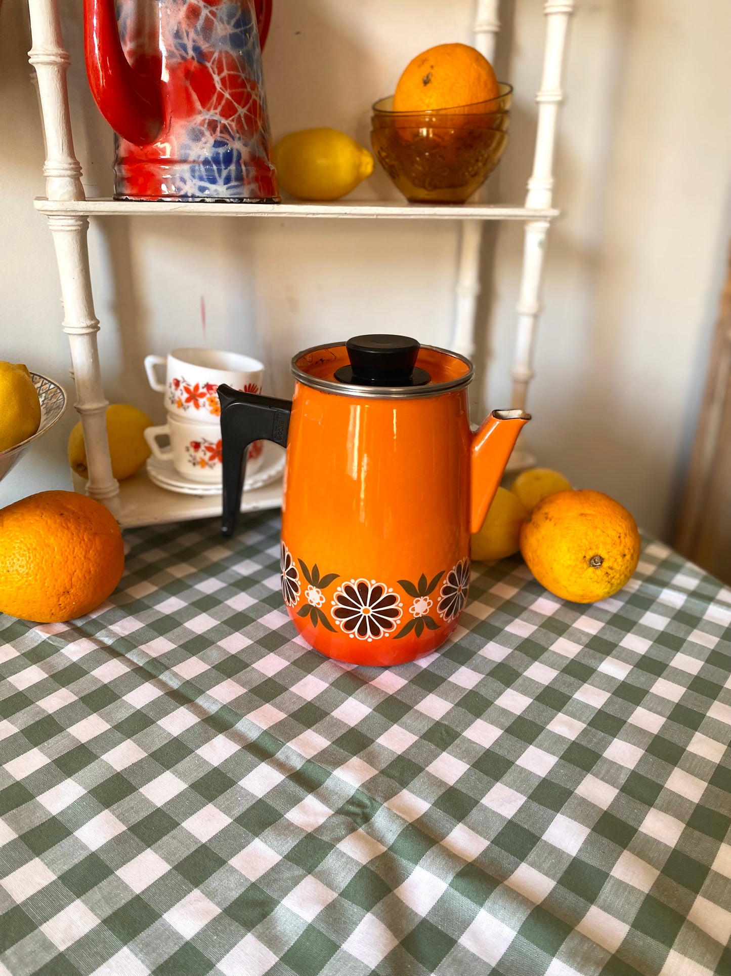 Cafetière émaillée vintage à motif fleuri, orange – années 1970
