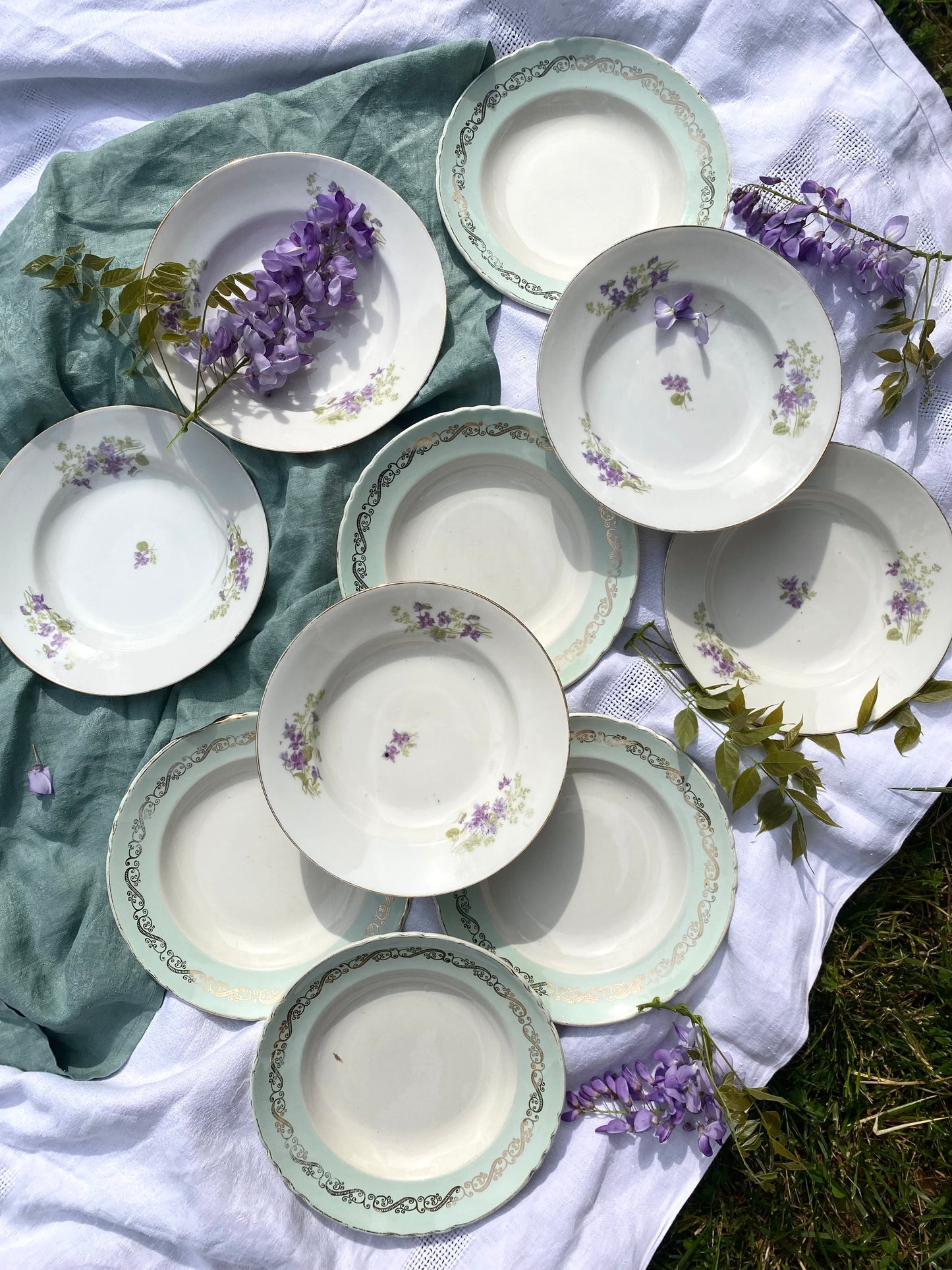 Assiettes creuses en faïence ancienne