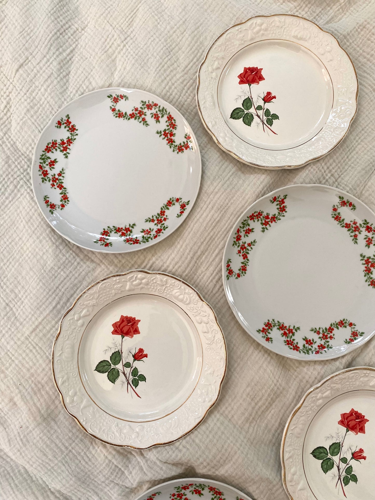 Assiettes à dessert dépareillées