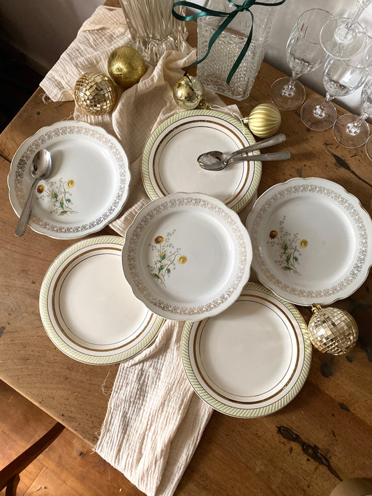 Assiettes à dessert en faïence ancienne