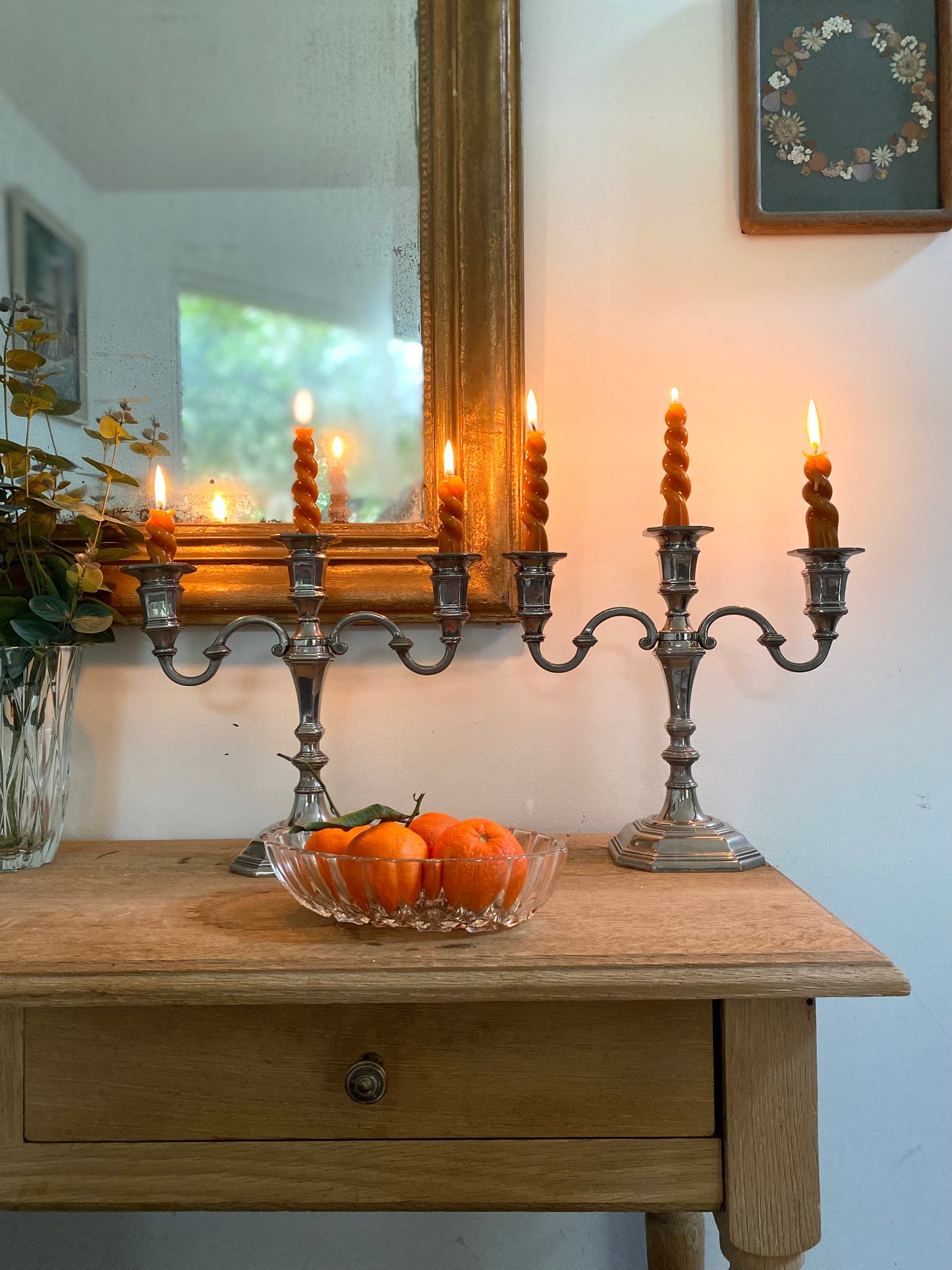 Paire de candélabres en métal argenté