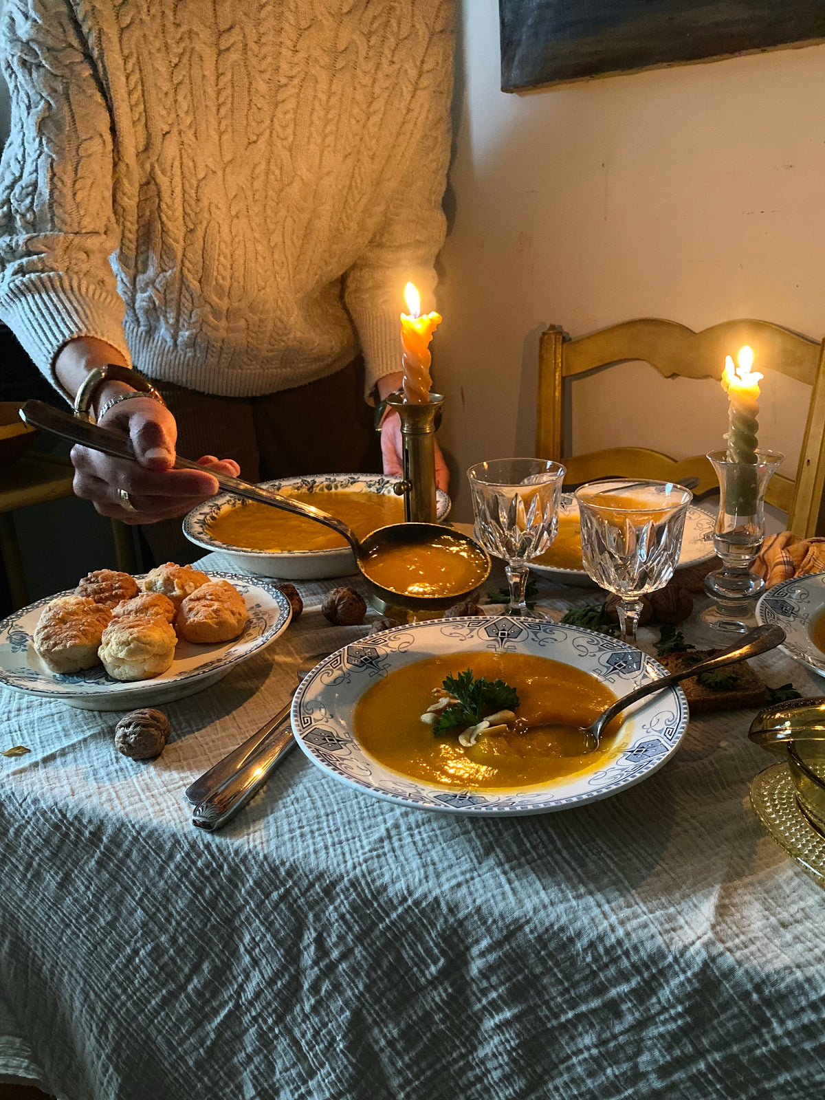 Assiettes creuses anciennes en Terre de fer