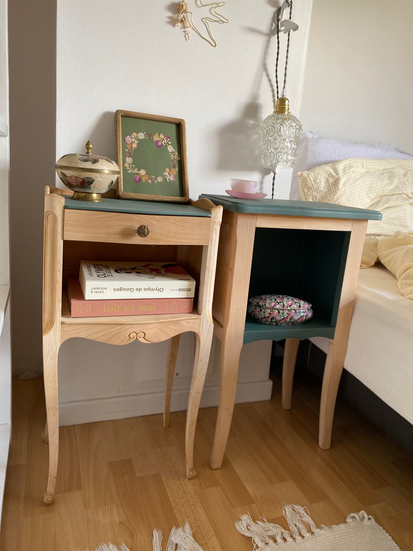 Table de chevet en bois ancien rénové