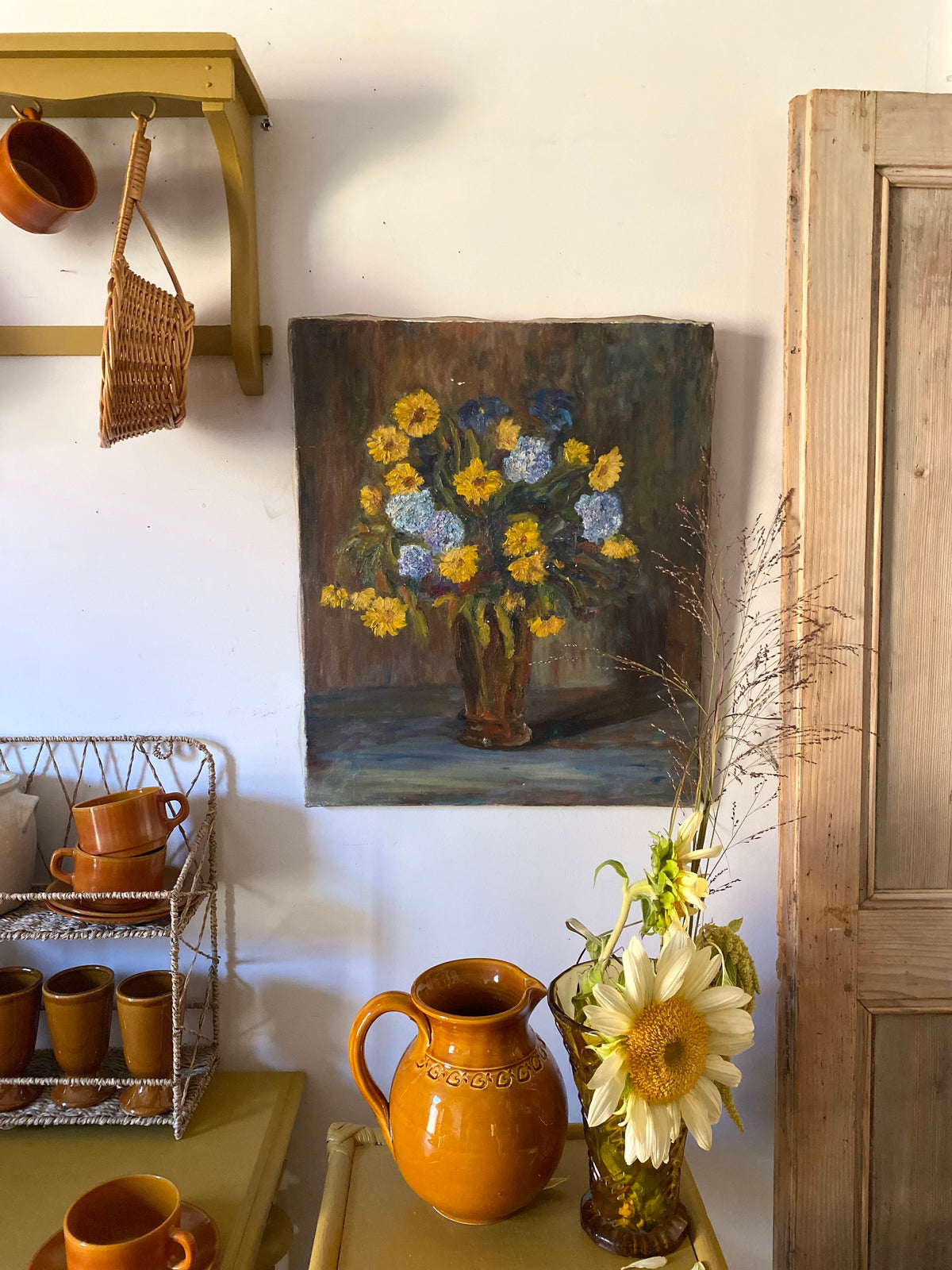 Huile sur toile, bouquet de fleurs jaunes et bleues, milieu XXe