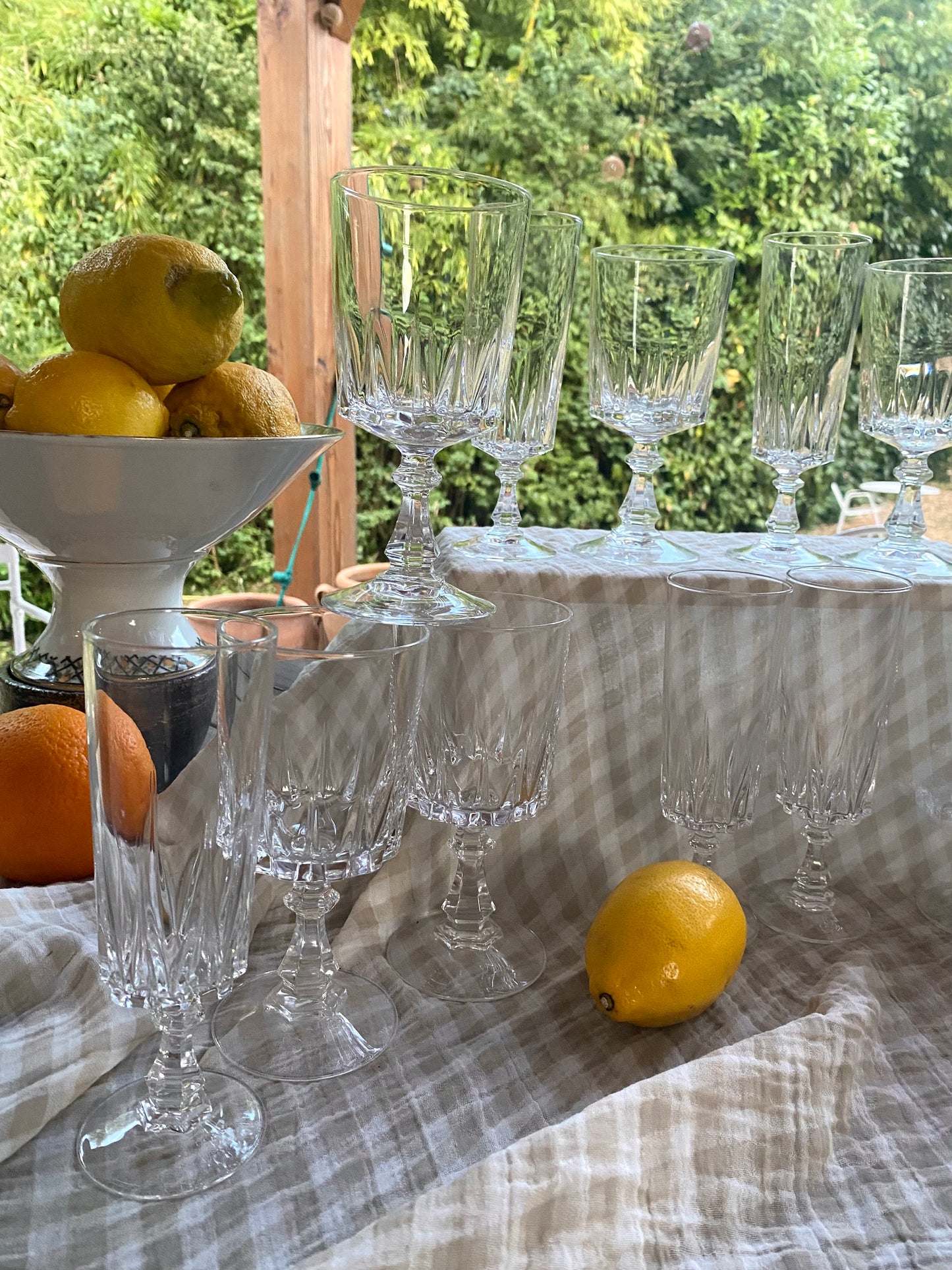 Service de 12 verres en cristal taillé 1970