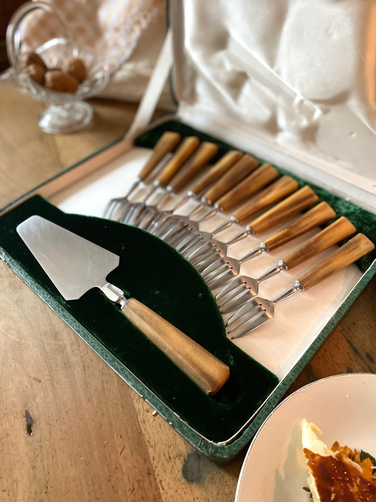 Service à dessert en corne ancienne