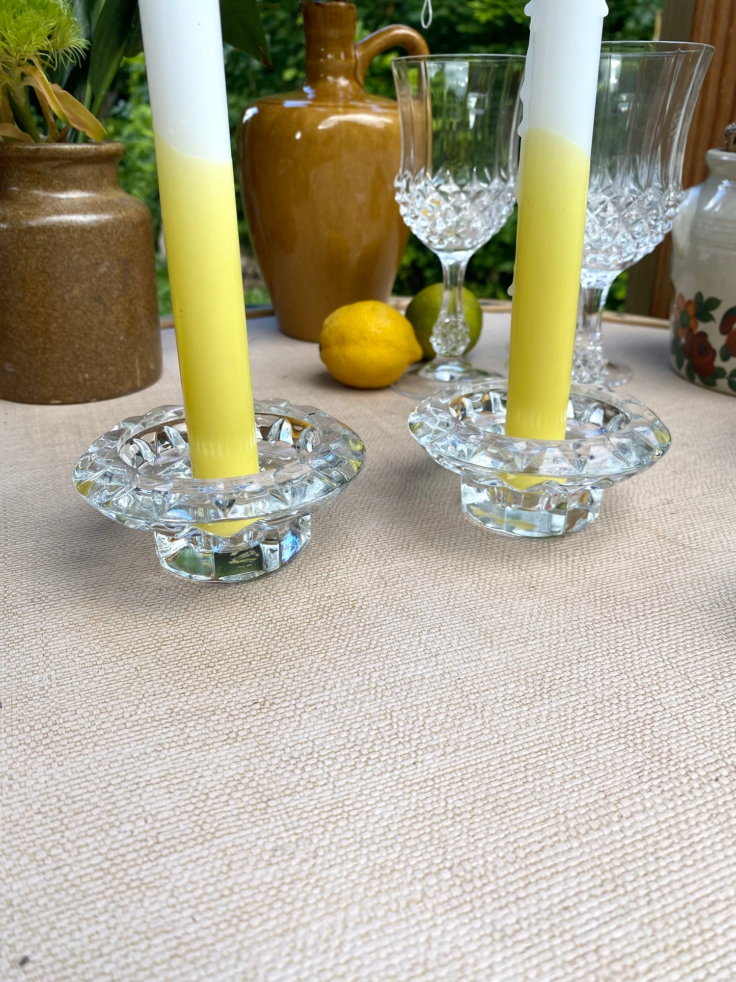 Paire de bougeoirs en verre ancien