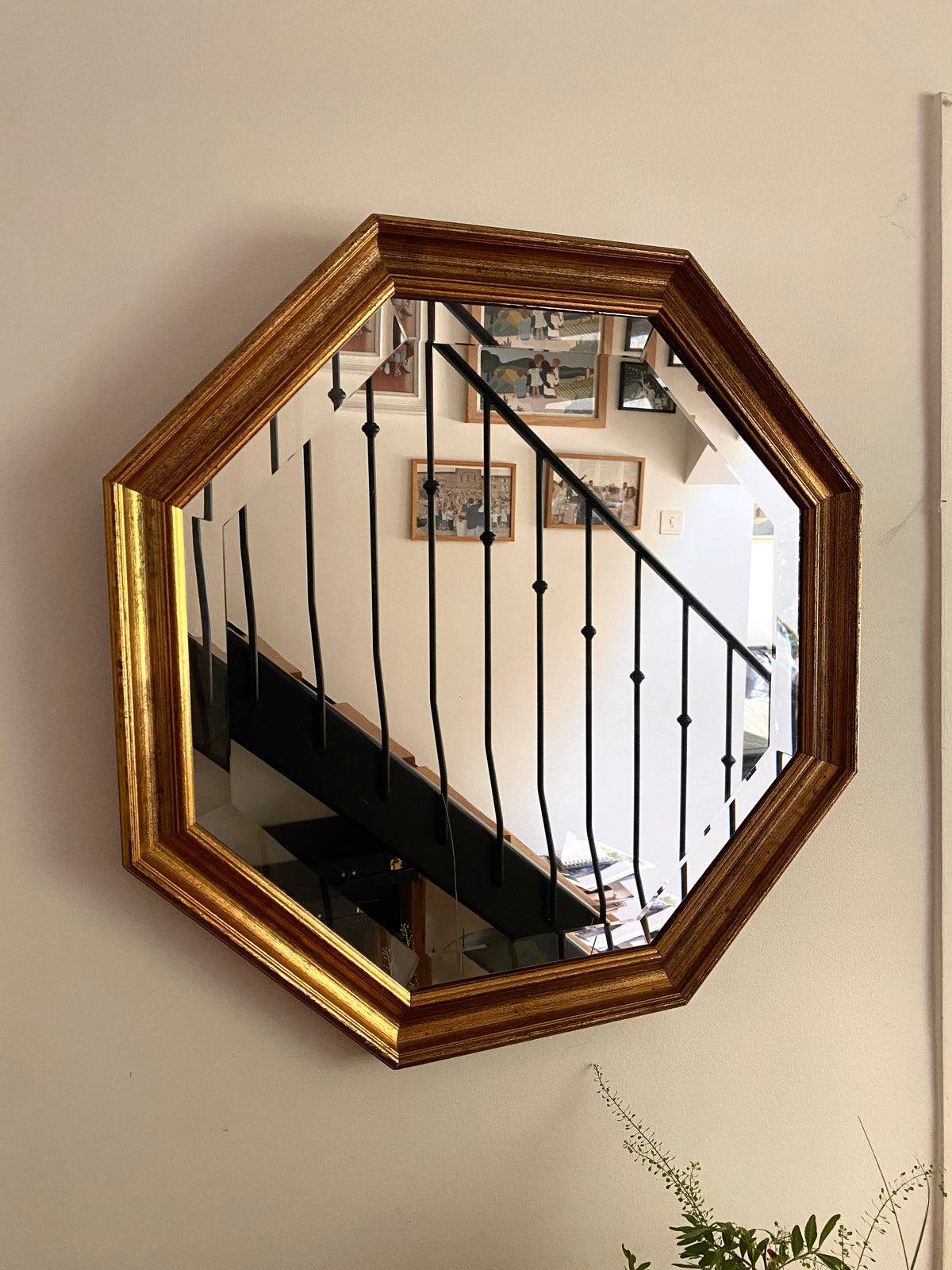 Miroir octogonal en bois doré, verre biseauté, années 70