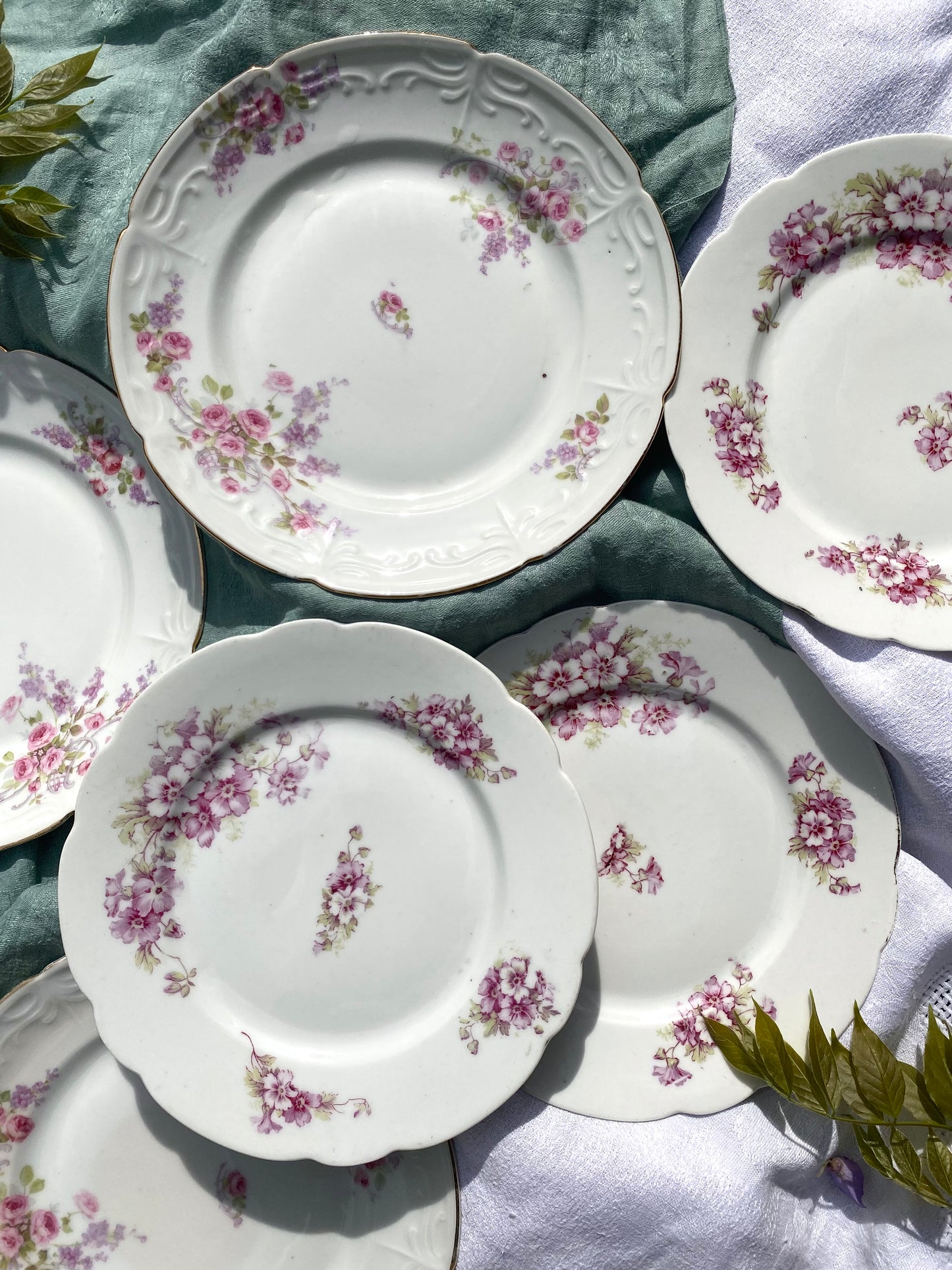 Assiettes à dessert anciennes en Porcelaine fleurie