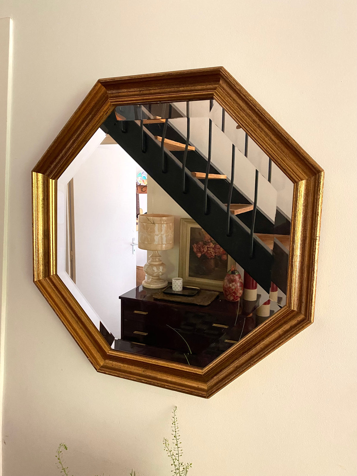 Miroir octogonal en bois doré, verre biseauté, années 70