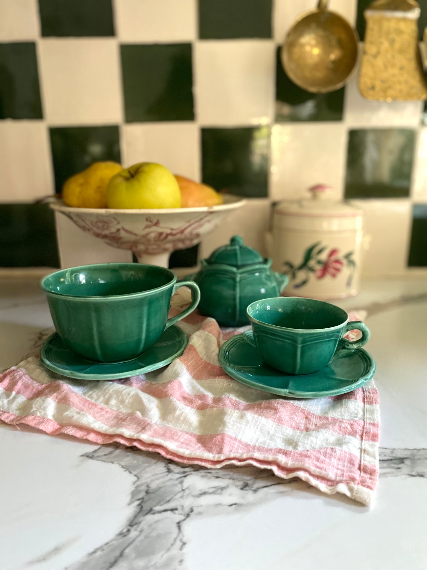 Duo de tasses et leur sucrier
