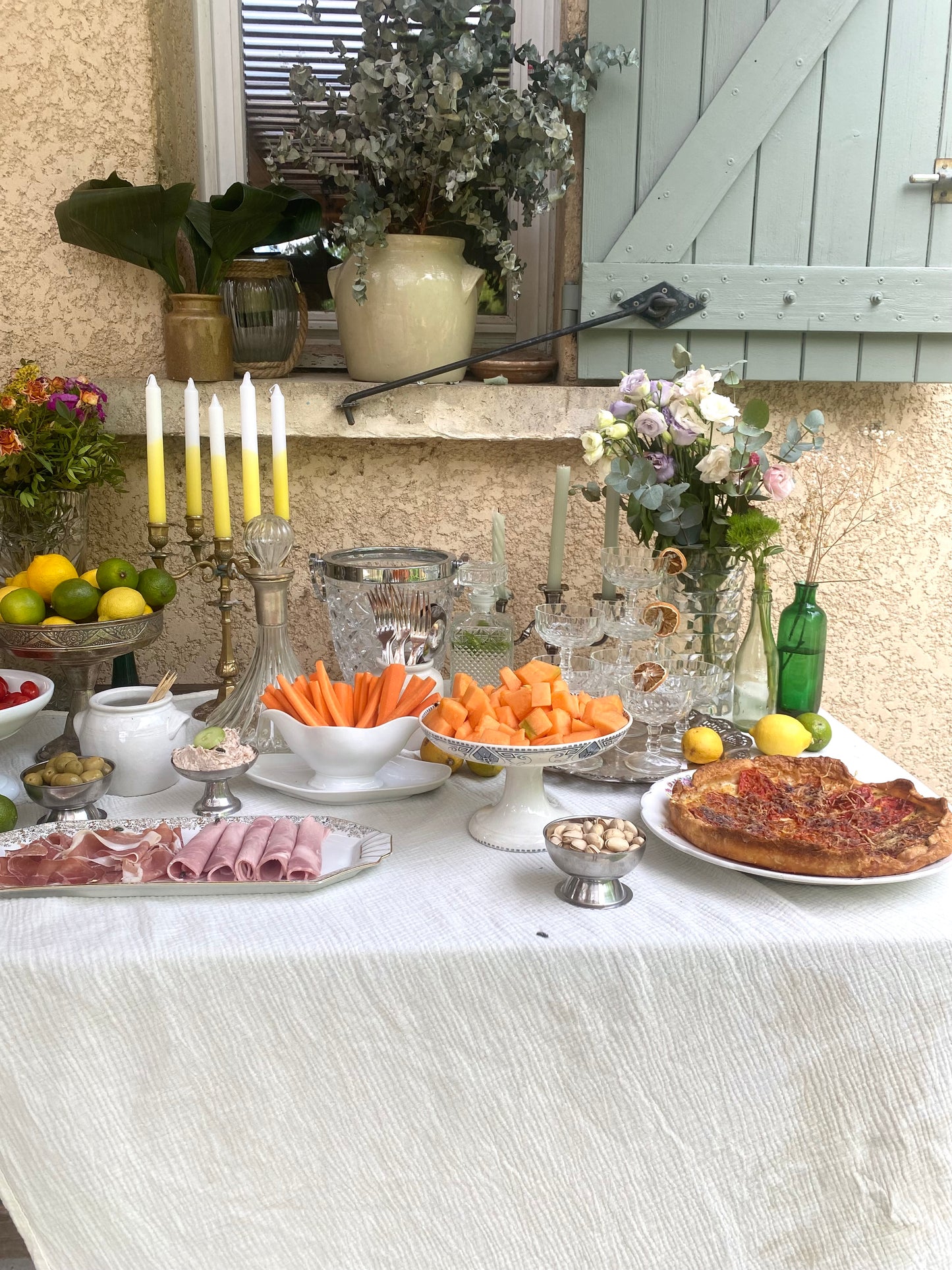 Saucière en porcelaine ancienne