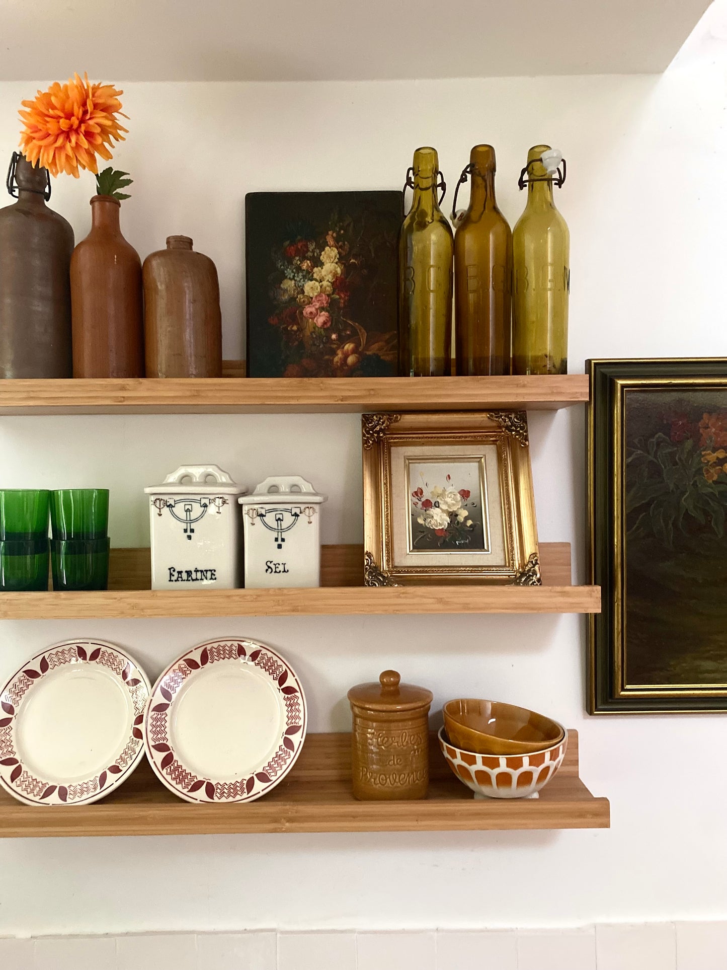 Bouteilles anciennes en verre teinté