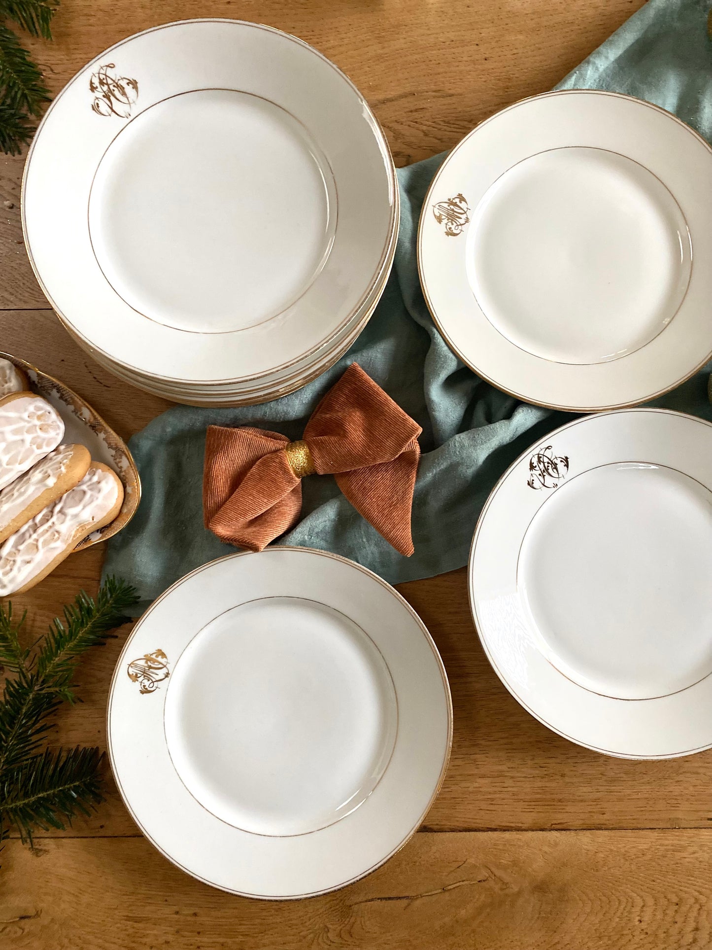 Assiettes plates en porcelaine anglaise