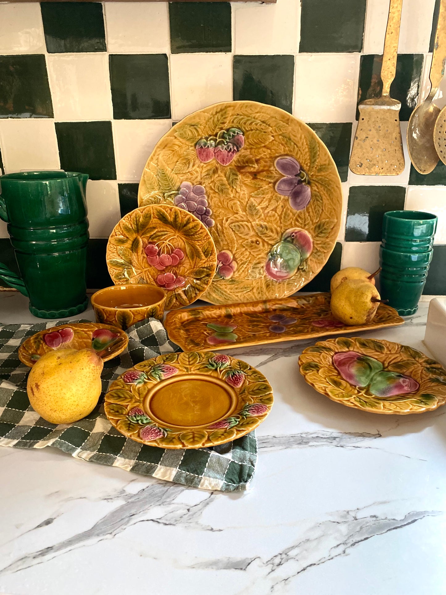 Assiettes à dessert en barbotine