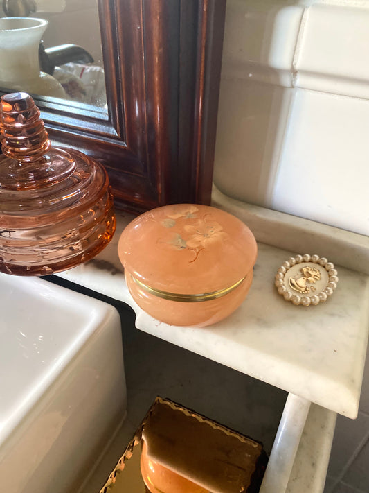 Alice / Boîte à bijoux en albâtre